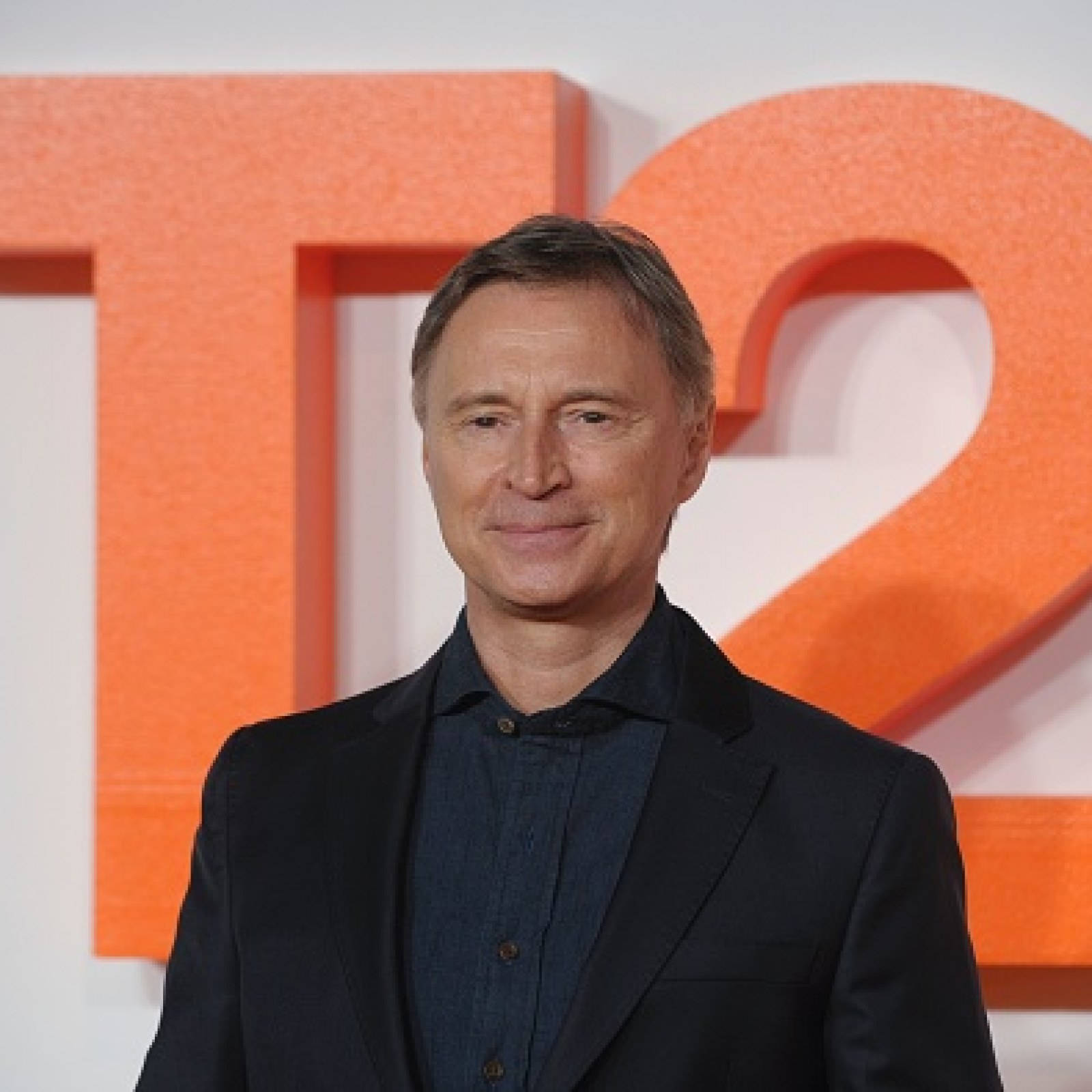 Renowned Actor Robert Carlyle In T2 Trainspotting Background