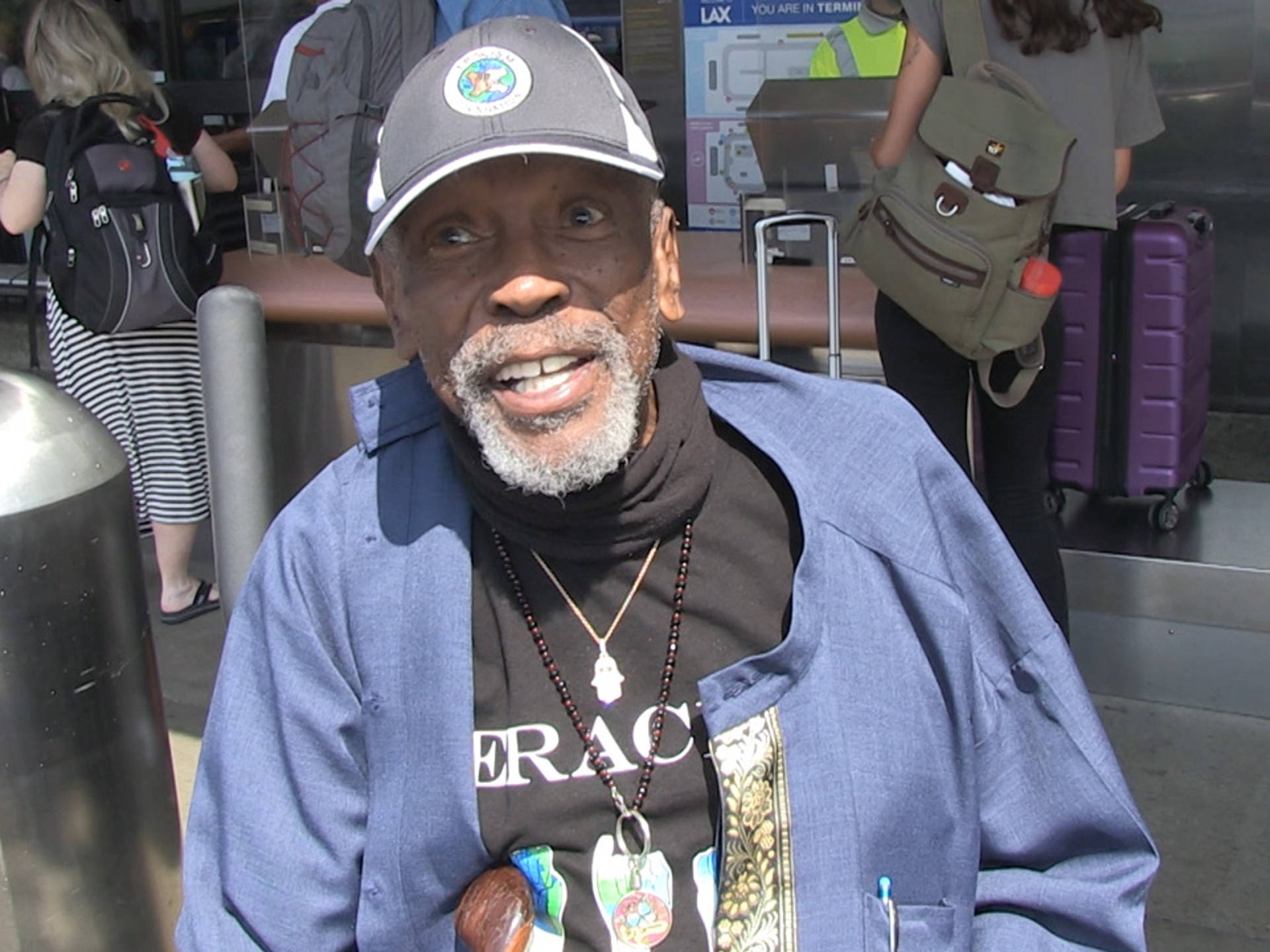 Renowned American Actor Louis Gossett Jr. During A Tmz Interview Background