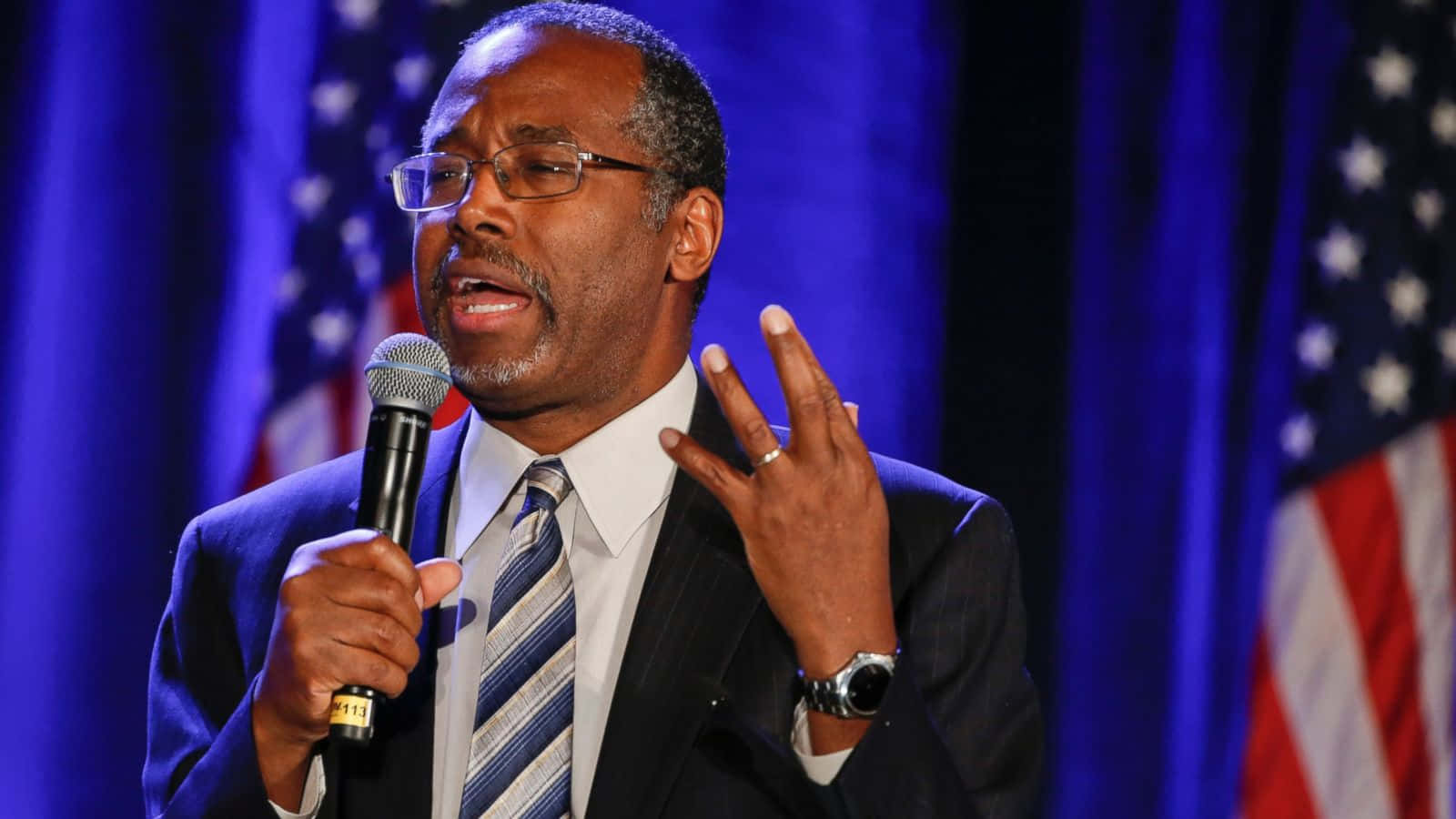 Renowned Neurosurgeon Ben Carson Expressing His Views Background