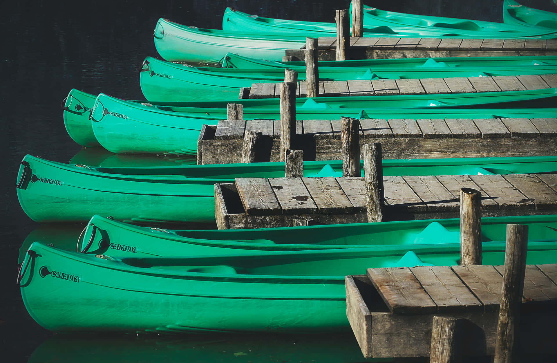 Repetitive Green Boats [wallpaper] Background