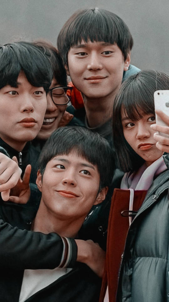 Reply 1988 Group Selfie Background