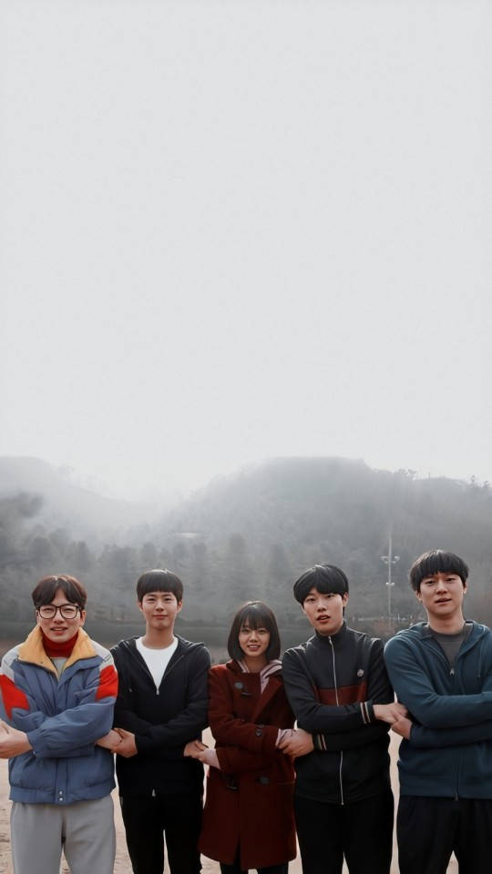Reply 1988 Hand In Hand Background