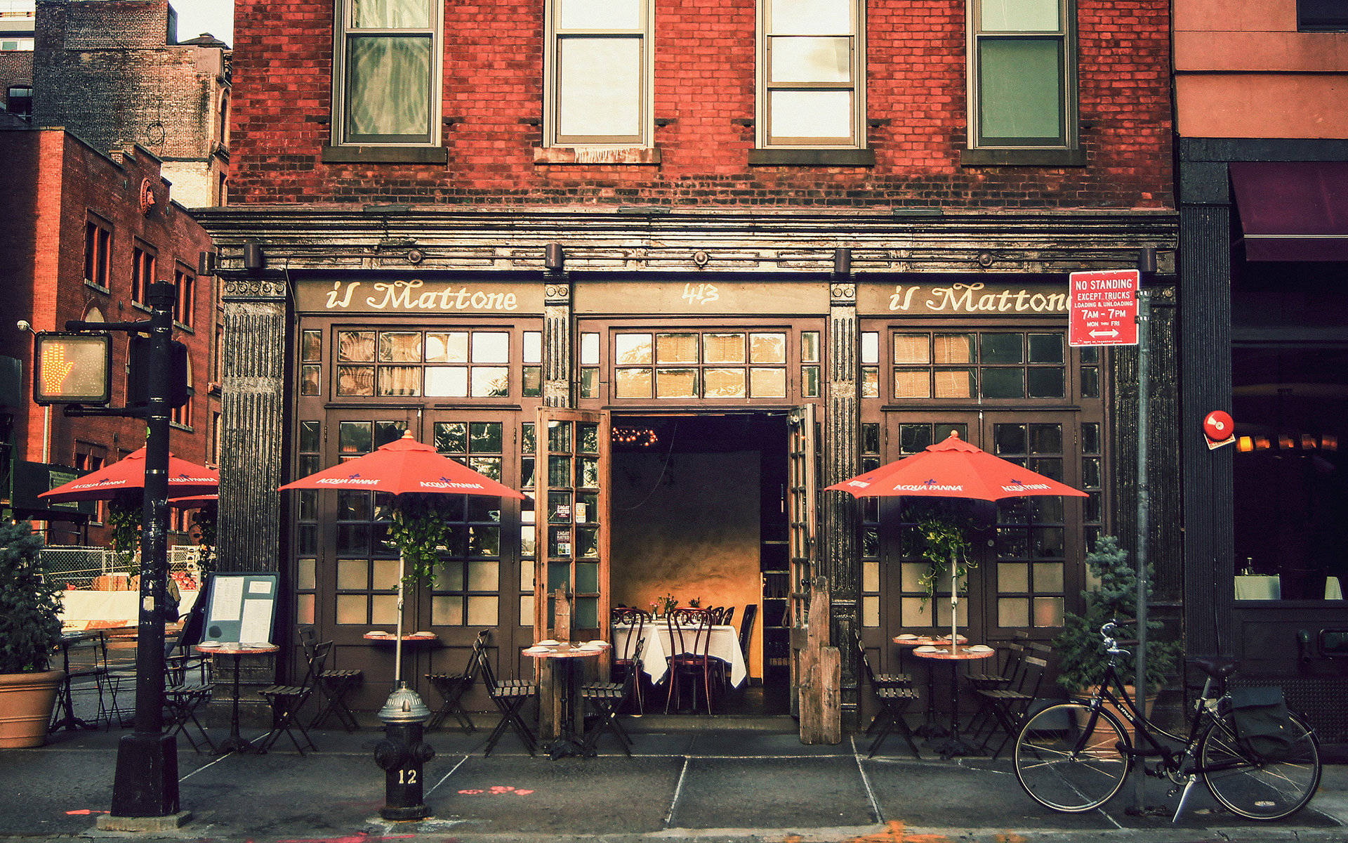 Restaurant Cafe In Tribeca By Vivienne Gucwa Background