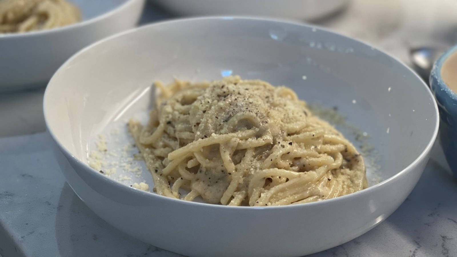 Restaurant Serving Cacio E Pepe Background