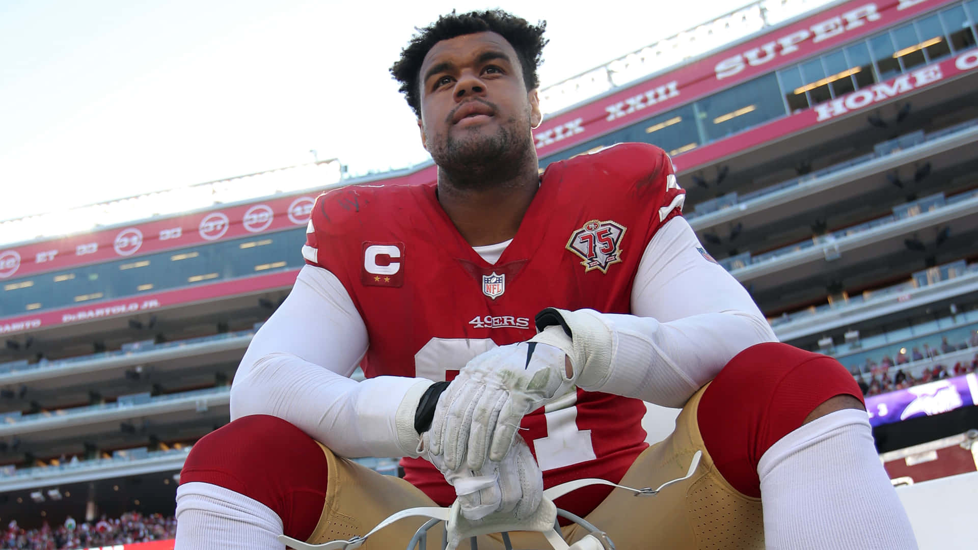 Resting American Defensive Lineman Arik Armstead Background