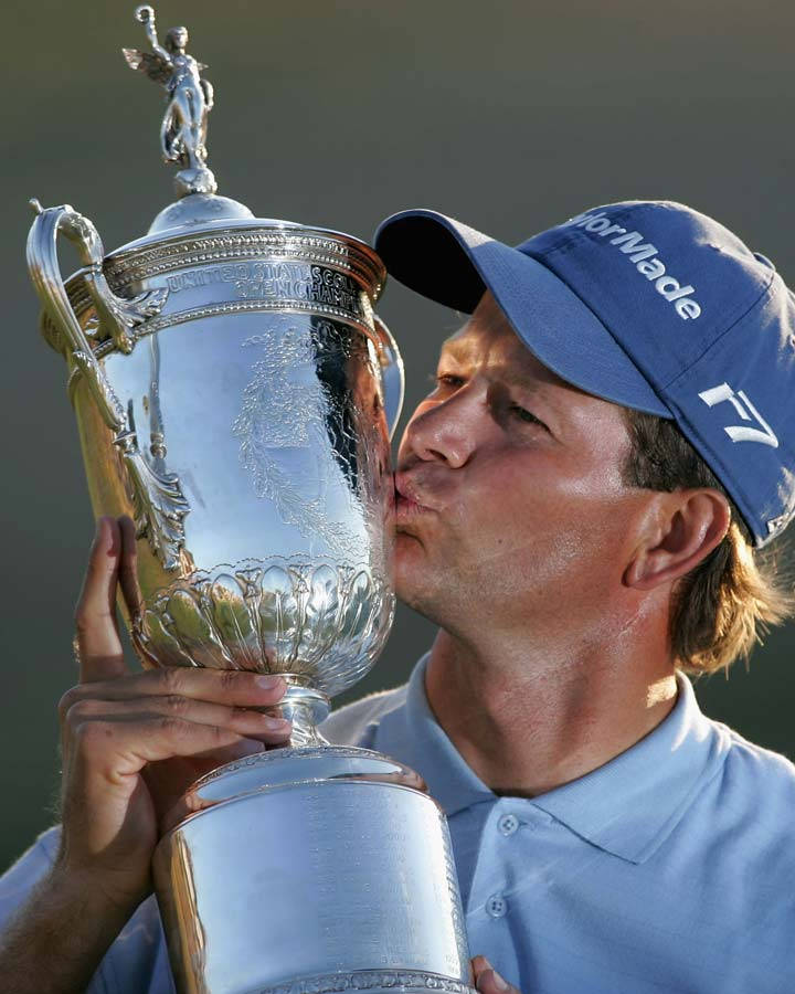 Retief Goosen Kisses His Trophy