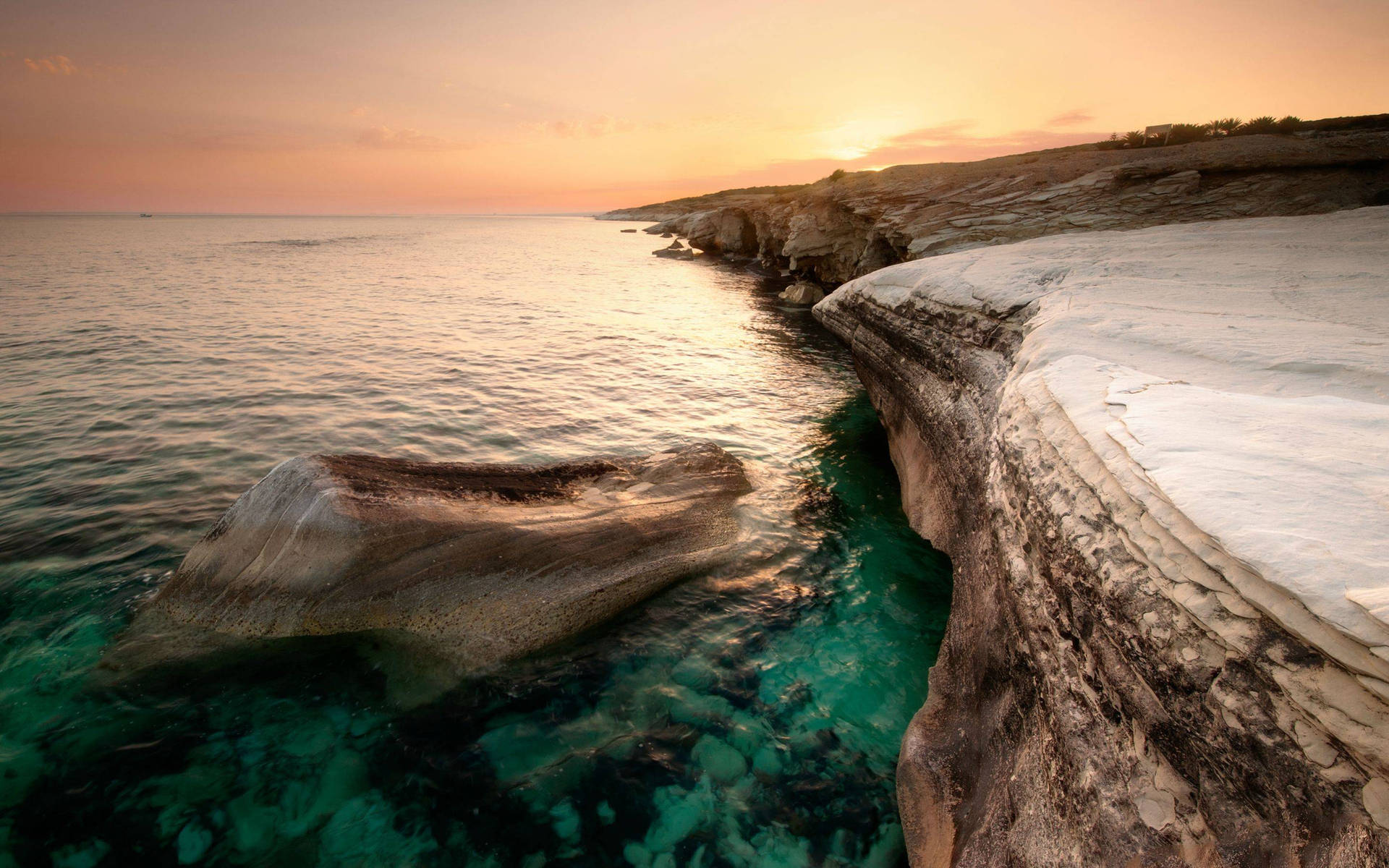 Retina Alamanos Beach Cyprus Background