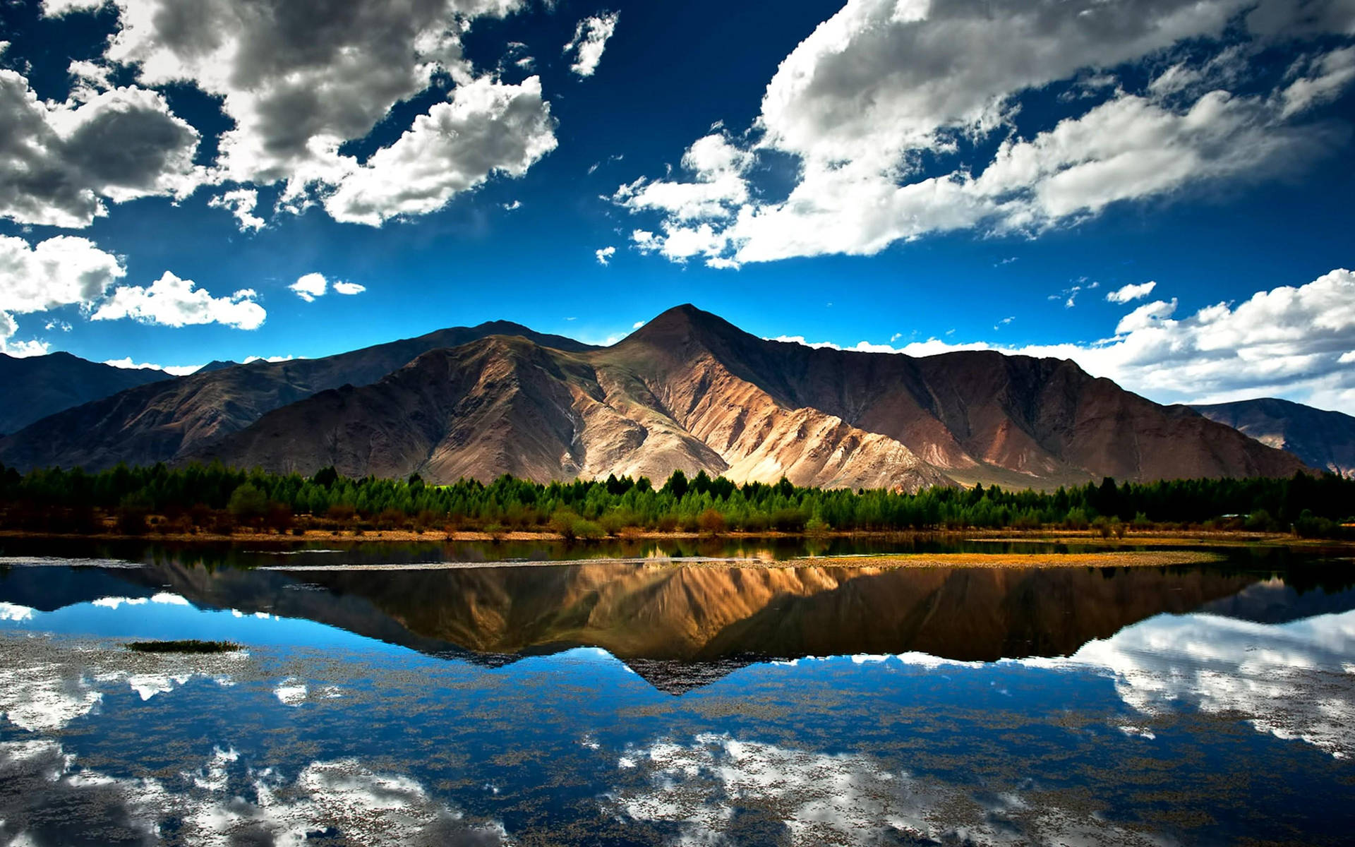 Retina Mountain Lake Reflection Background