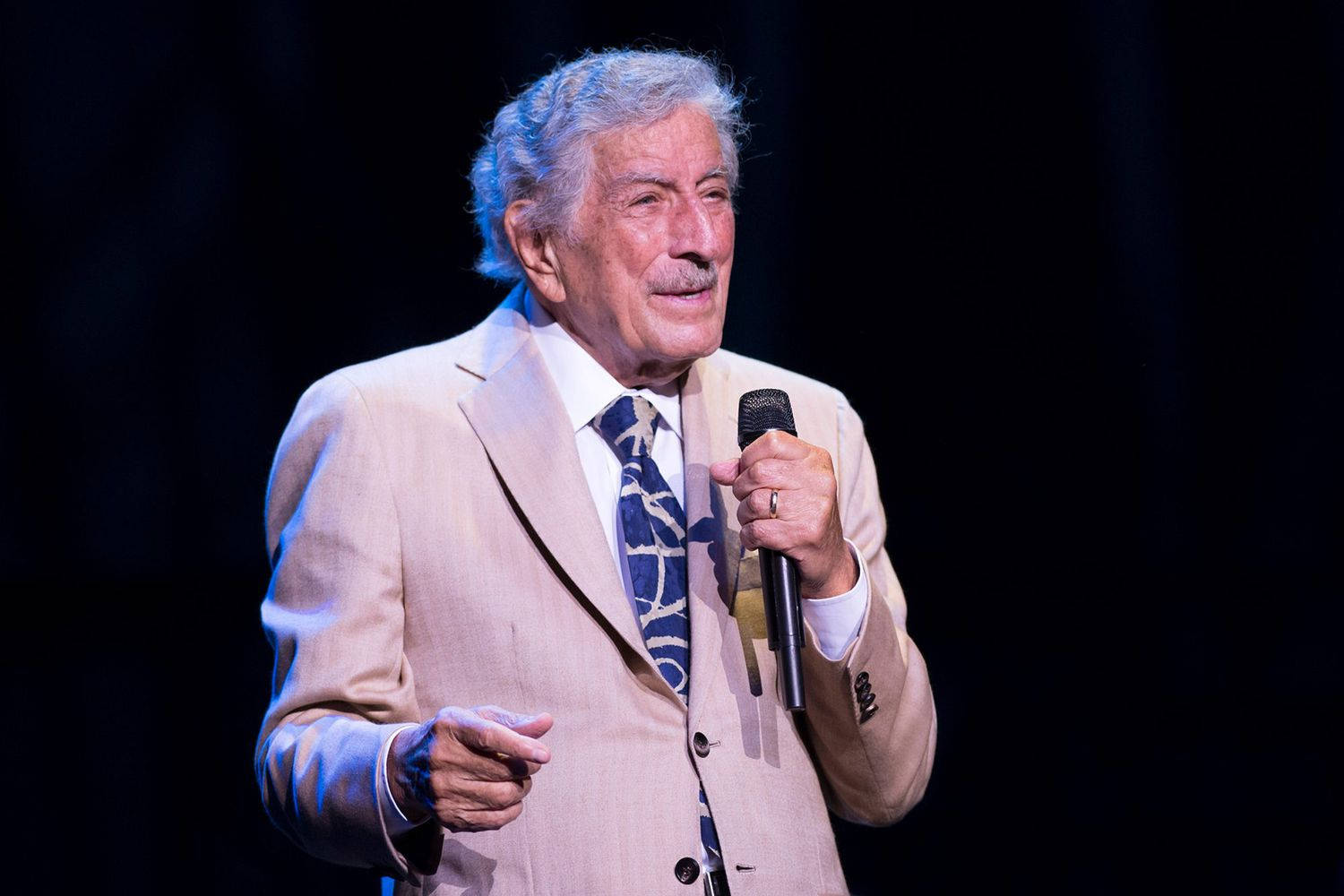 Retired American Actor Tony Bennett Background