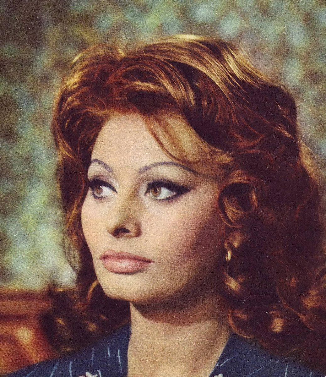 Retro Beauty Sophia Loren Background