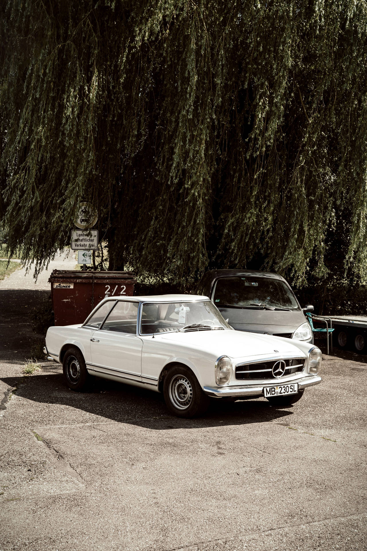 Retro Mercedes Benz Vintage White Car Background