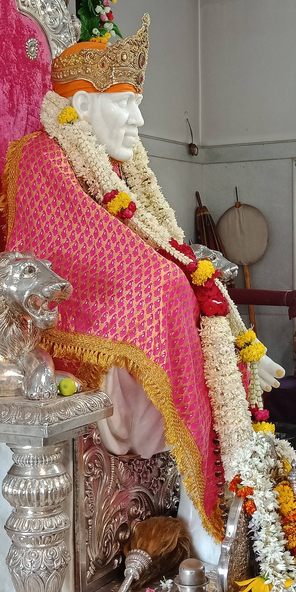 Revered Indian Saint Sai Baba Phone Background