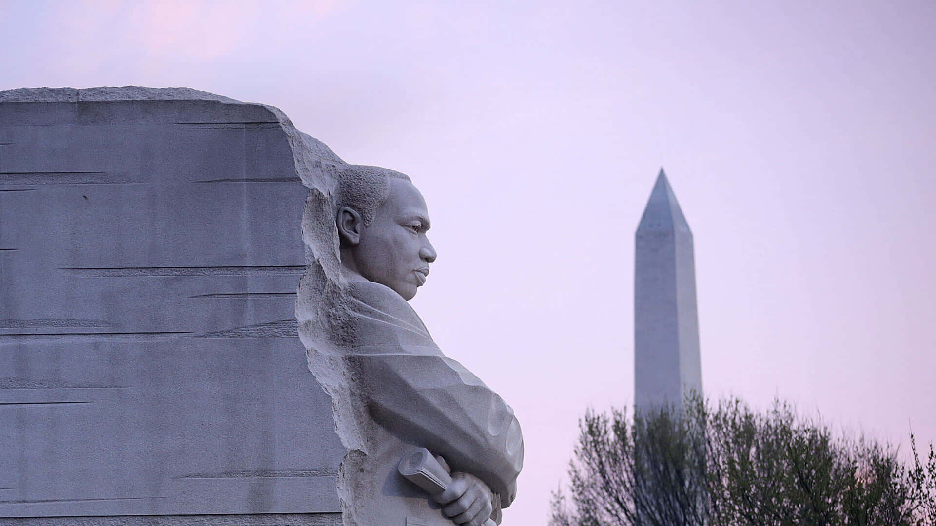 Revered Statue Of Civil Rights Leader, Martin Luther King Jr. Background