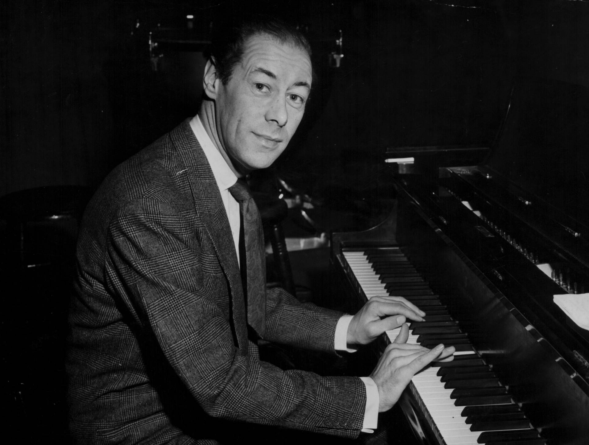 Rex Harrison Playing The Piano Background