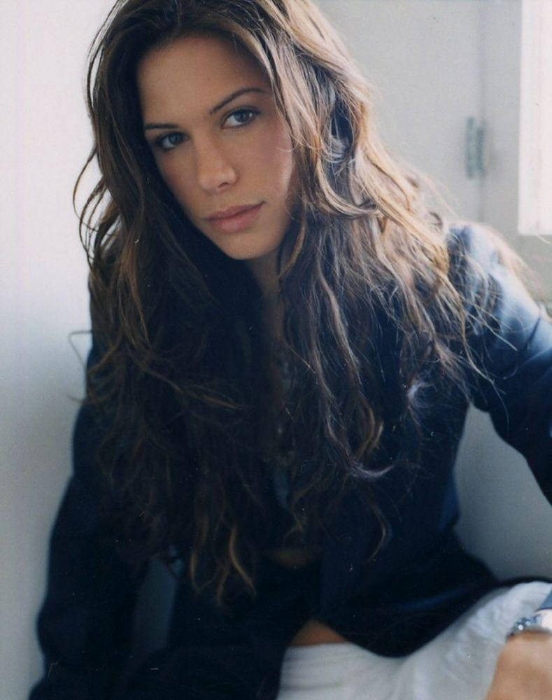 Rhona Mitra In A Casual Look Background