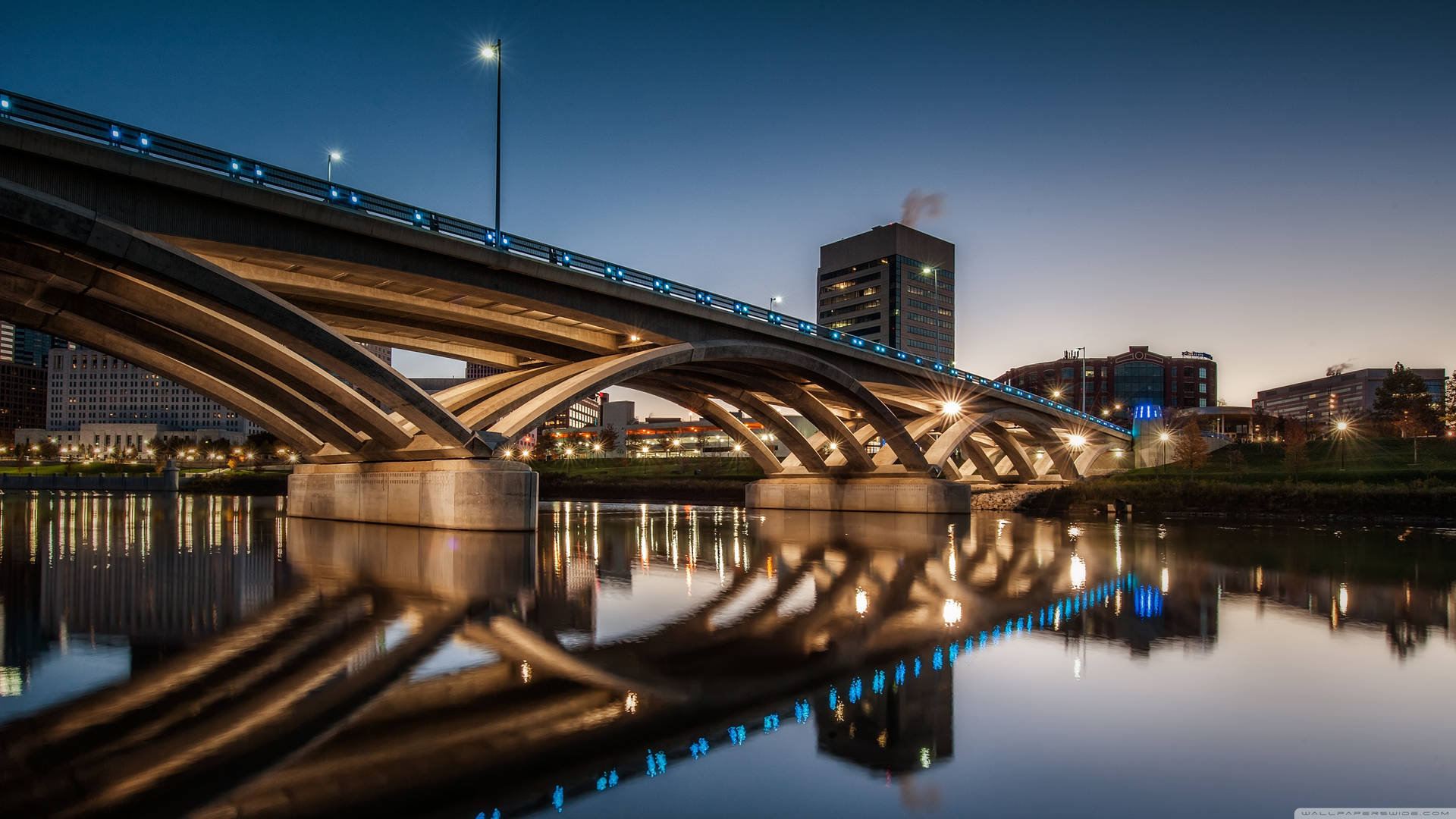 Rich Street Bridge In Columbus, Ohio Background