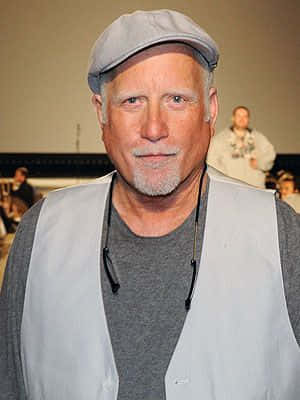 Richard Dreyfuss On Newsie Background