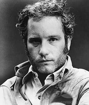 Richard Dreyfuss Portrait Background