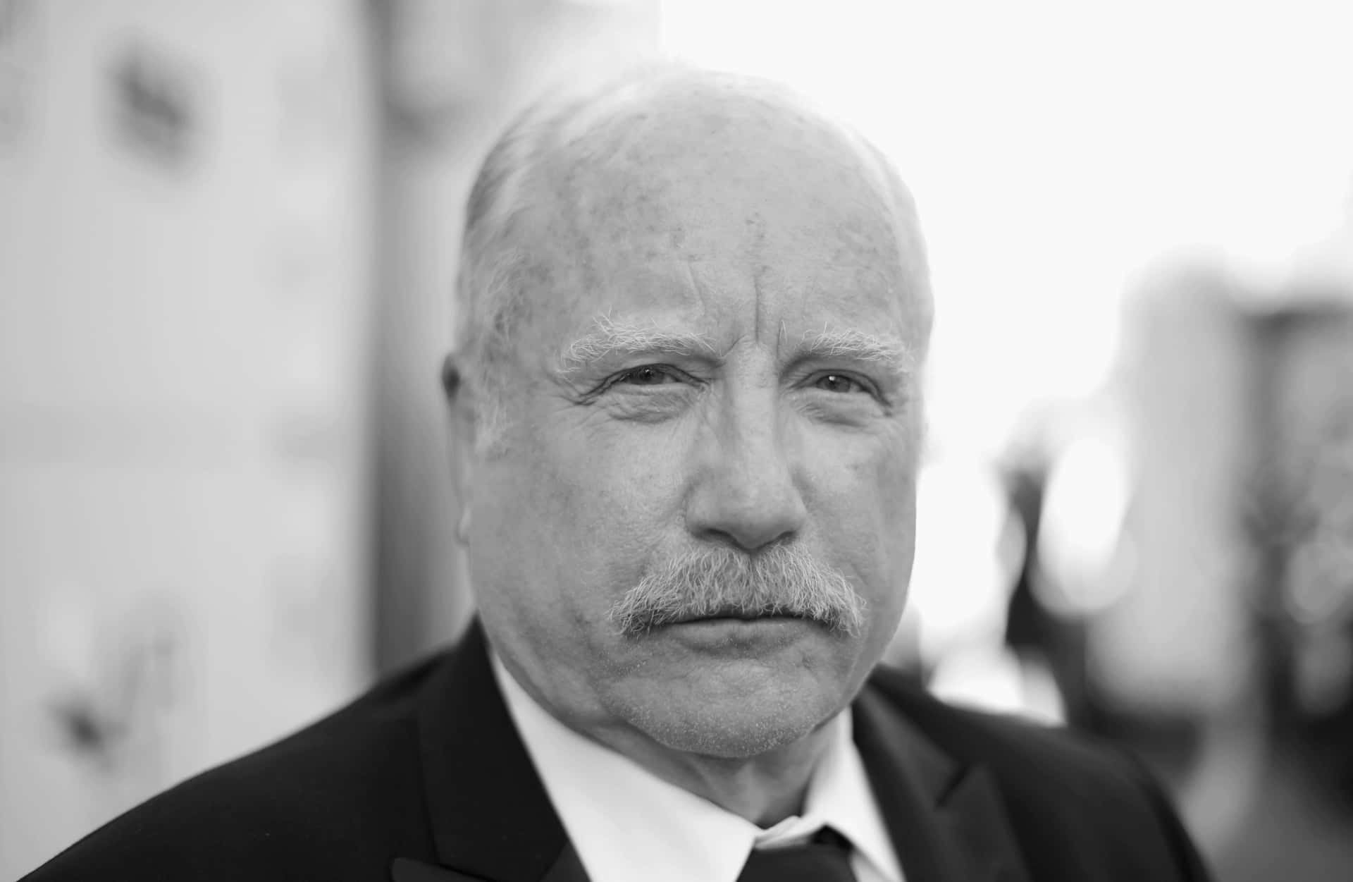 Richard Dreyfuss Up Close Background