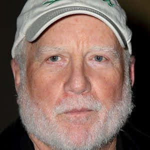 Richard Dreyfuss Up Close Background