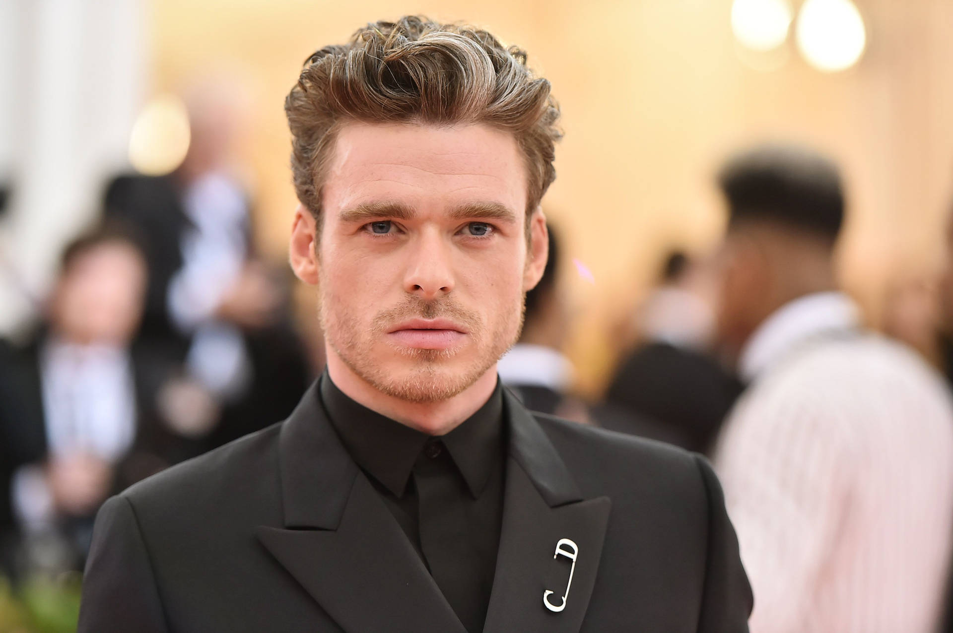 Richard Madden Gala Photoshoot Background