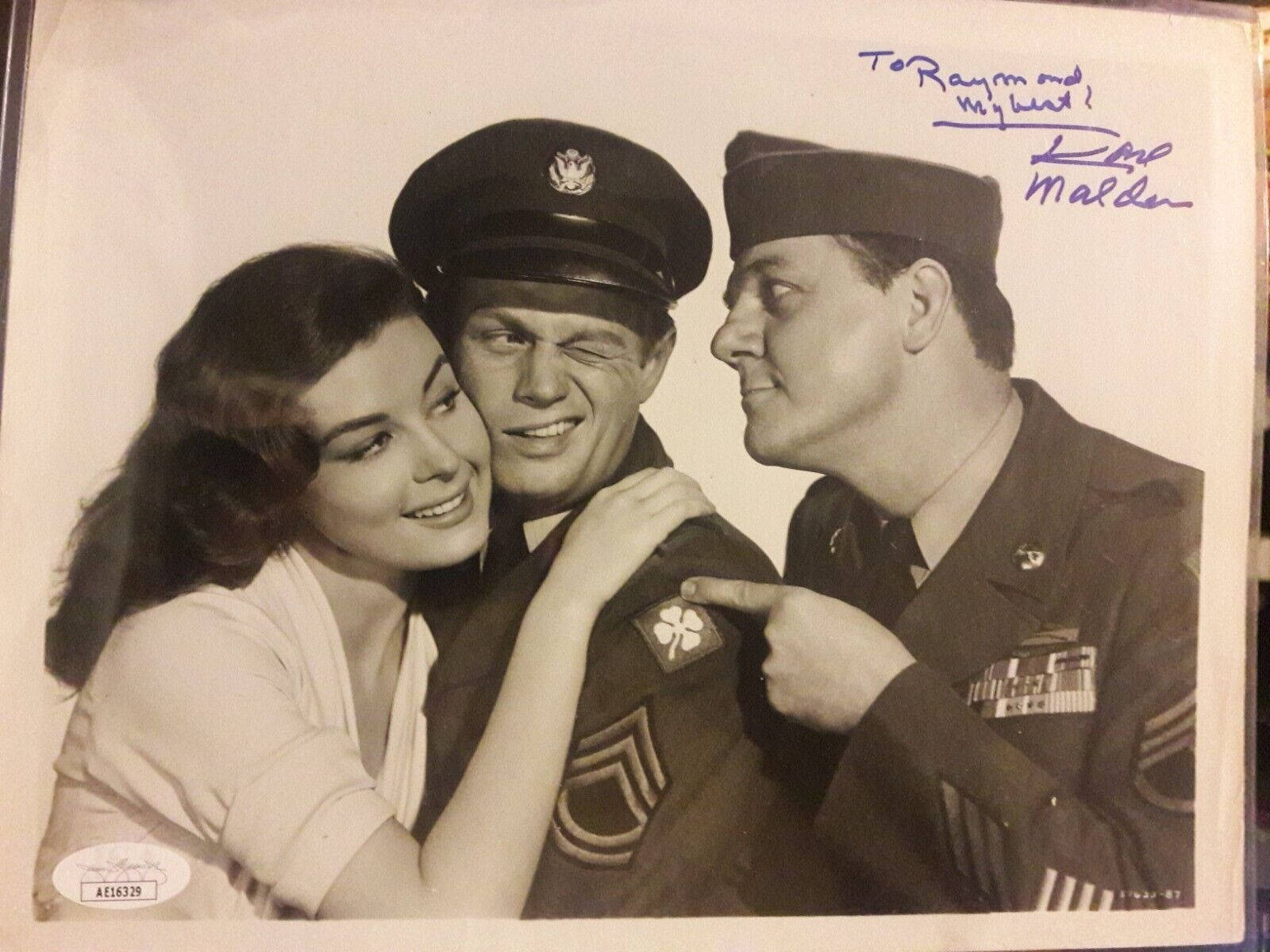 Richard Widmark, Elaine Stewart, And Karl Maden Background