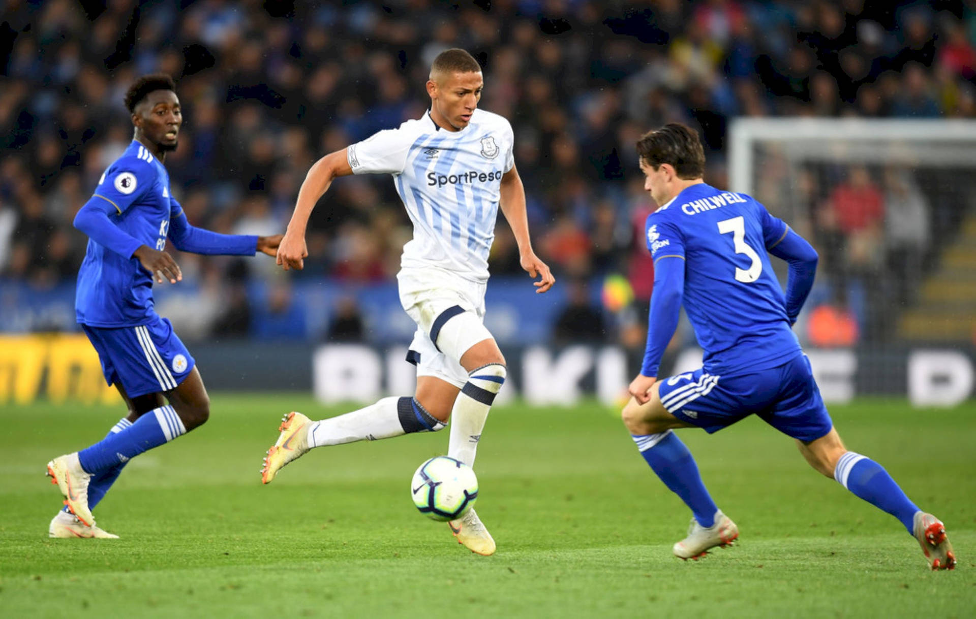 Richarlison De Andrade Up Against Opponents