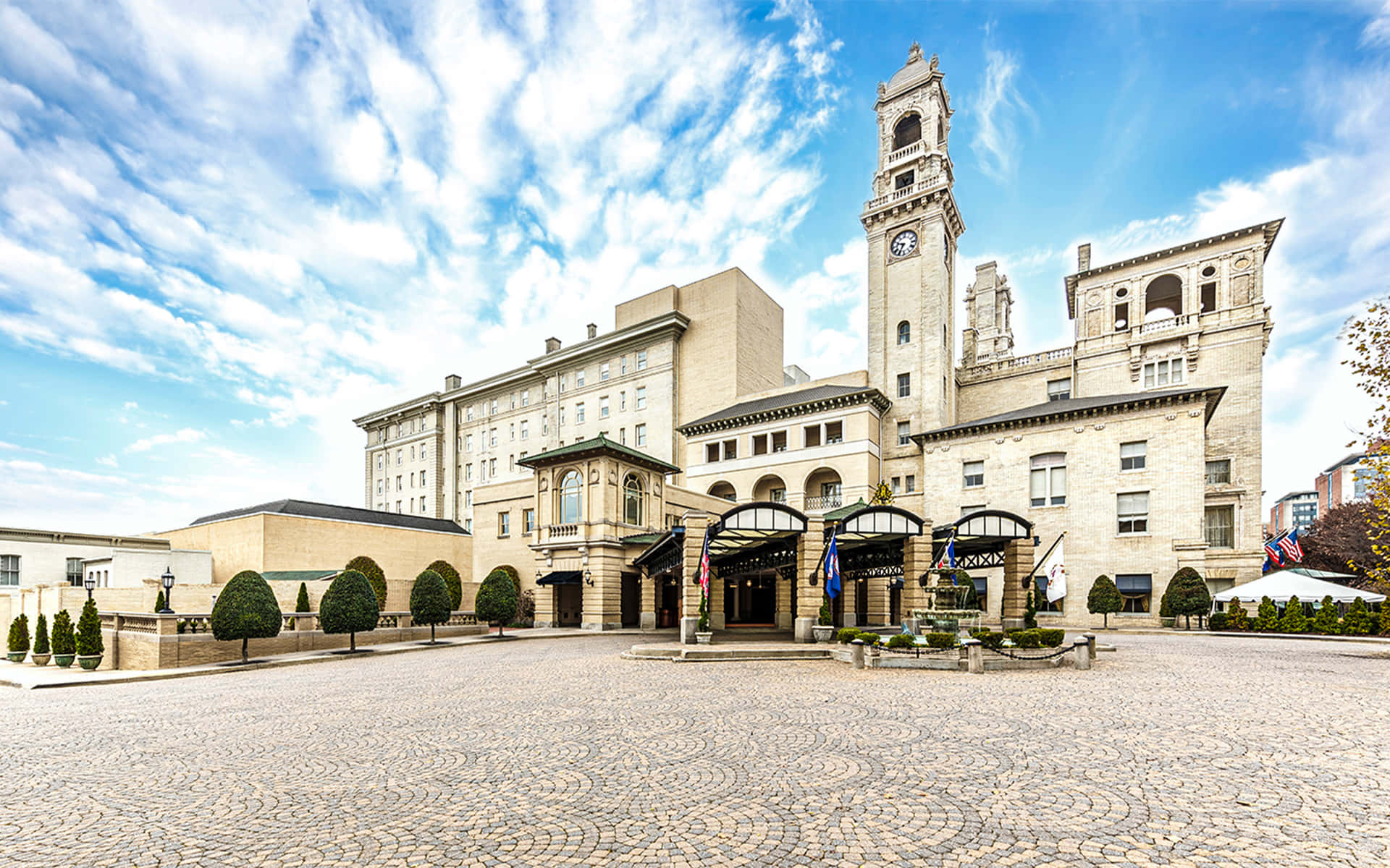 Richmond Historic Hotel Exterior Background