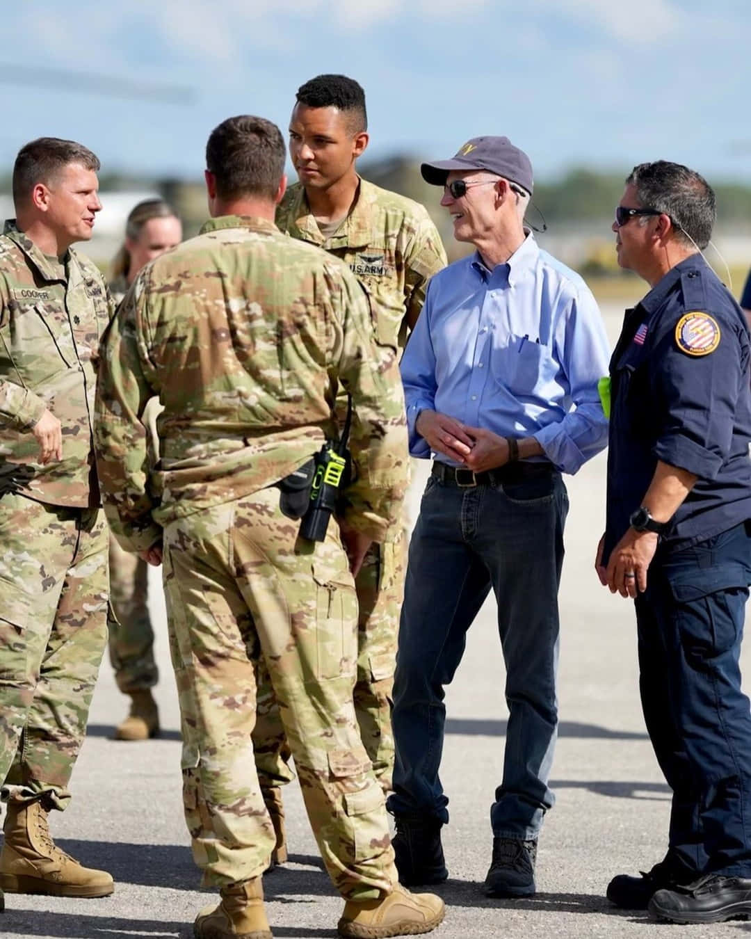 Rick Scott Chats With Us Army Soldiers