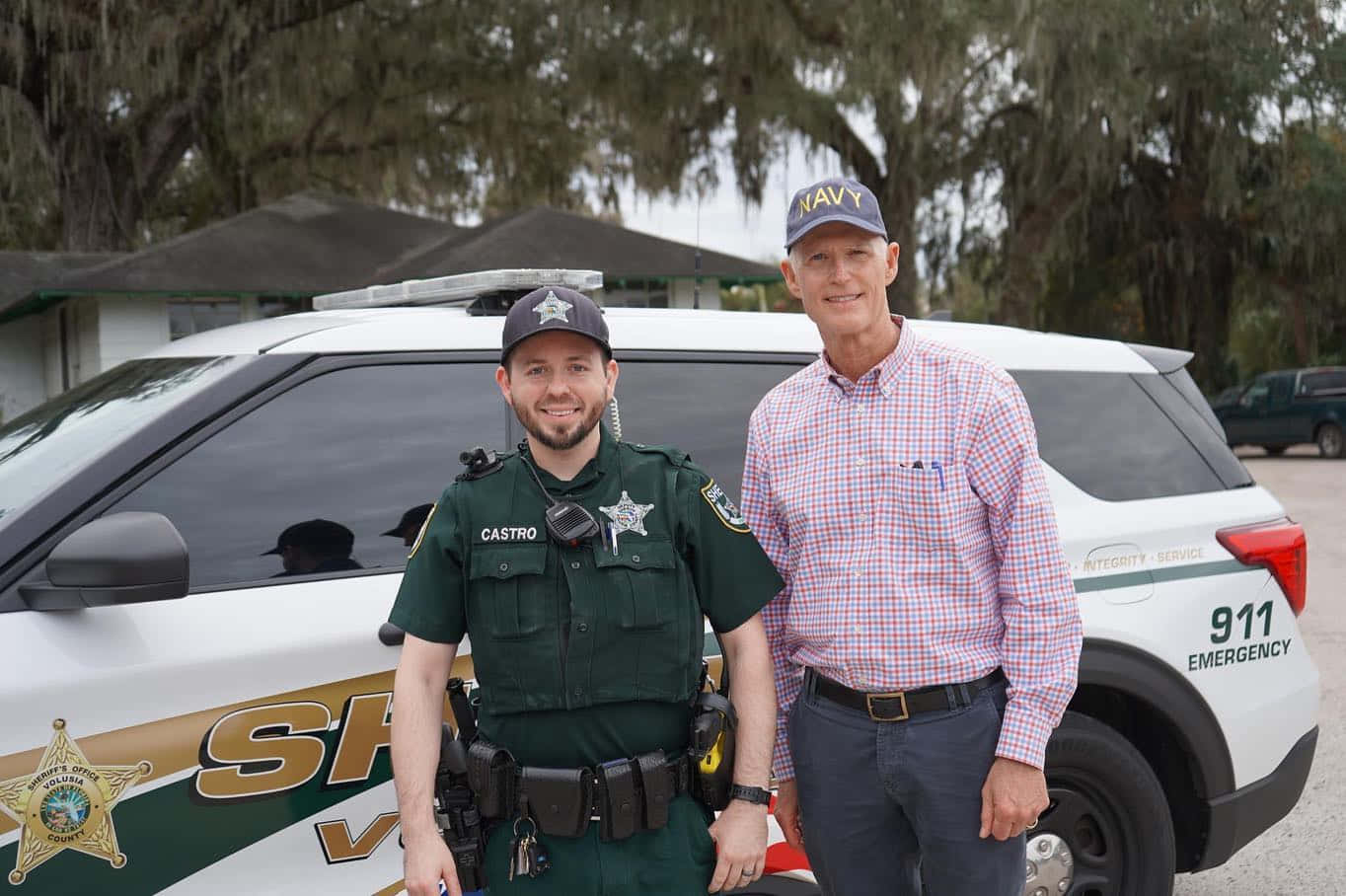 Rick Scott In Discussion With Law Enforcement Officer