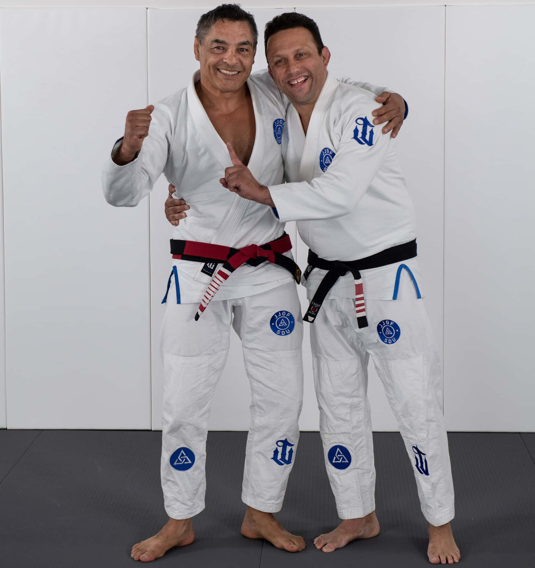 Rickson Gracieand Studentin Gi Background