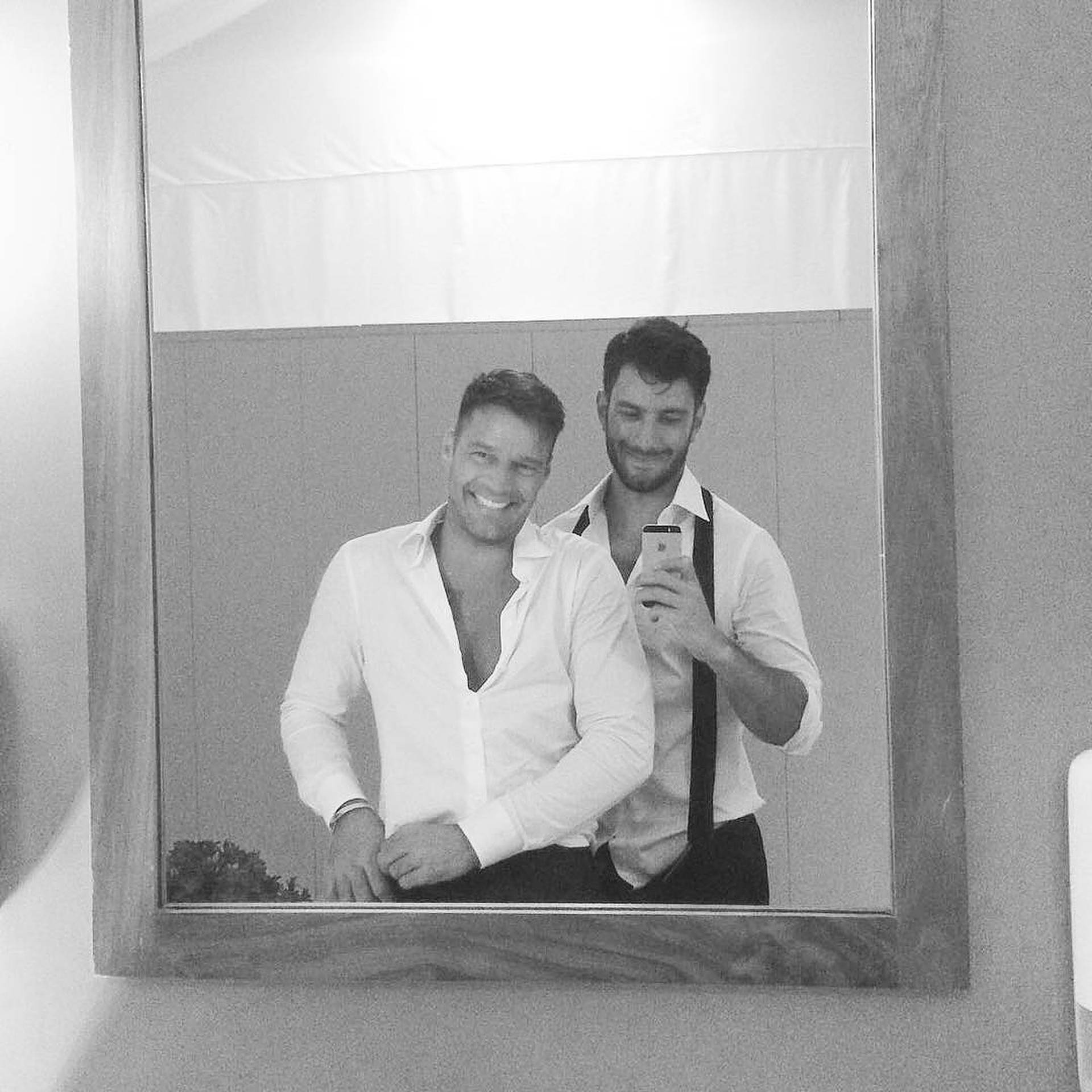 Ricky Martin Mirror Selfie Background