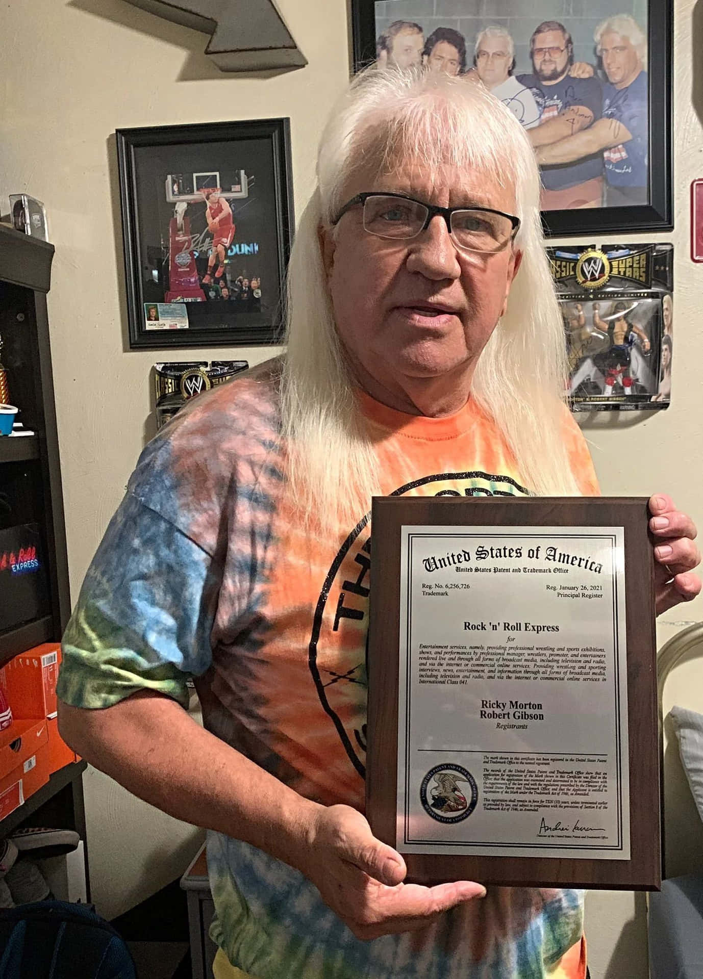 Ricky Morton Holding Award Certificate