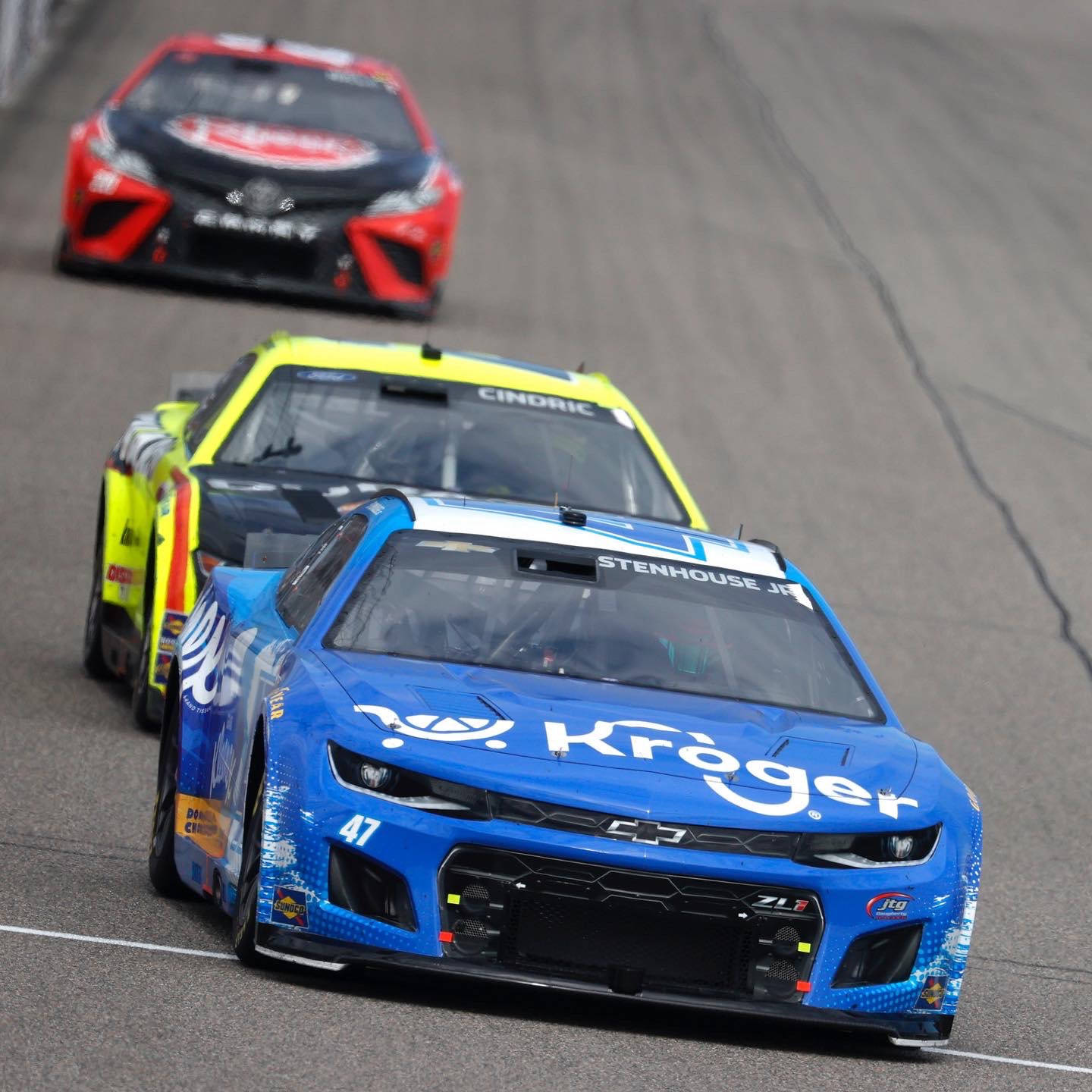 Ricky Stenhouse Jr Leading The Race In His Signature Car