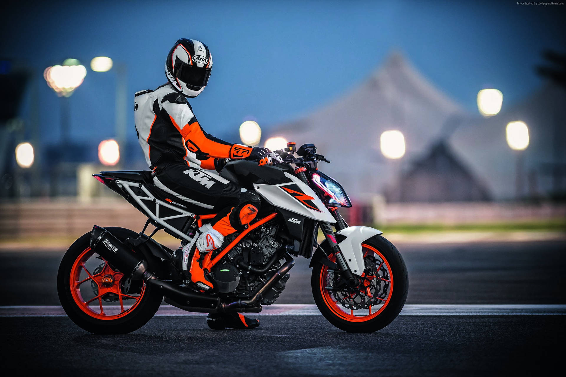 Rider White Duke 125 Ktm Bike Background