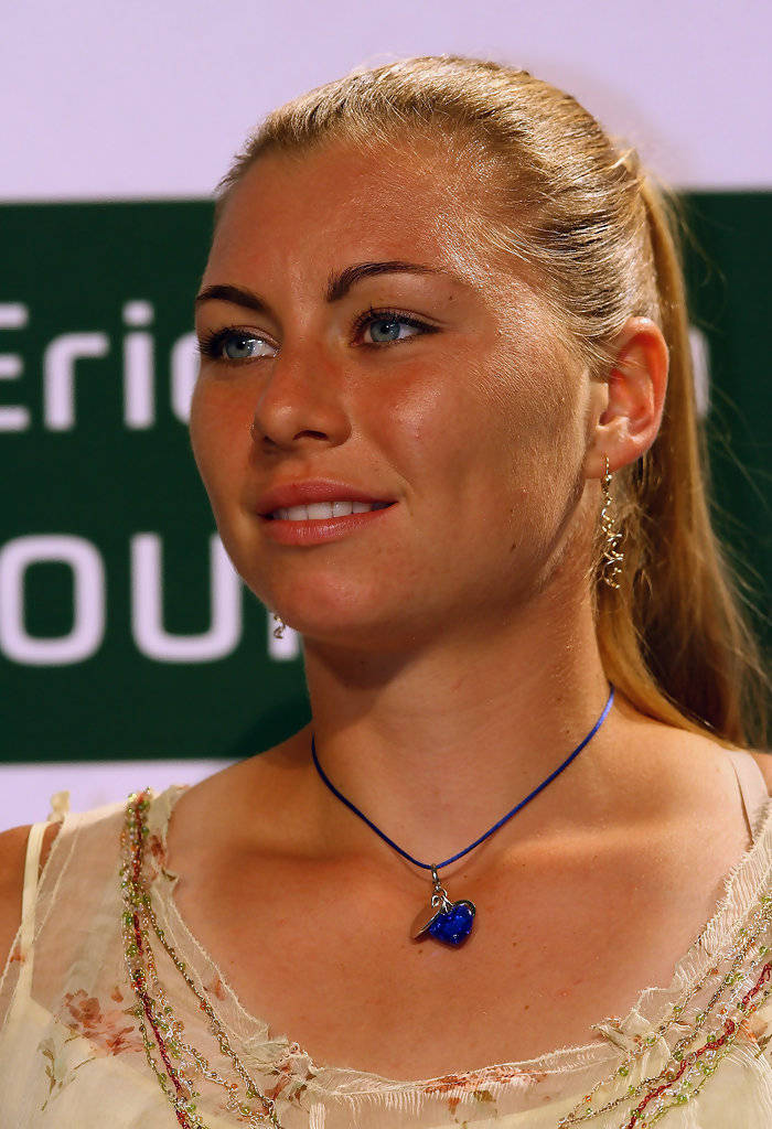 Right Handed Tennis Player Vera Zvonareva