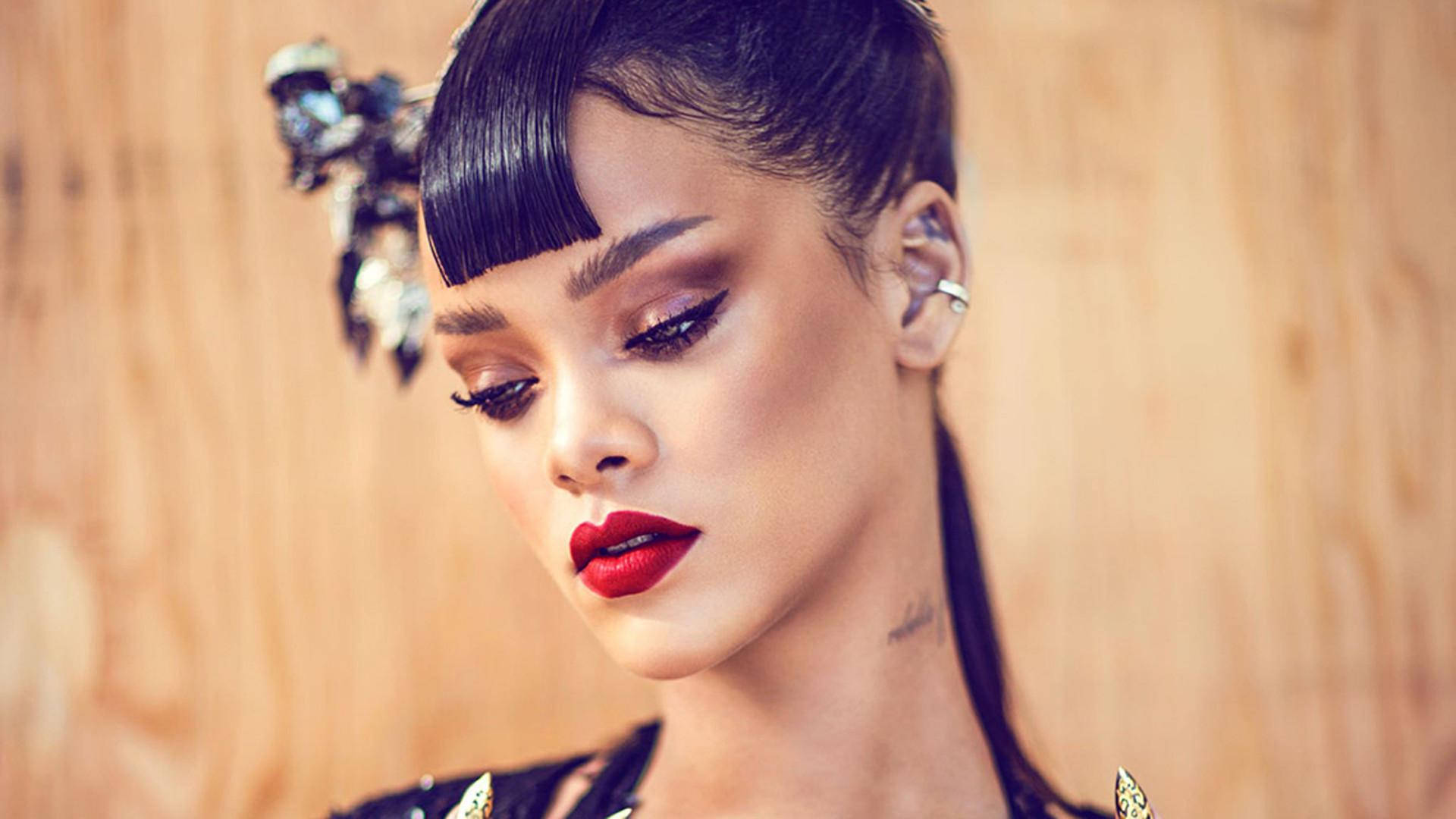 Rihanna Hd Looking Down