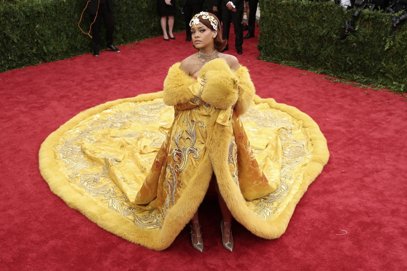 Rihanna Stuns At The Met Gala In A Gorgeous Yellow Gown.