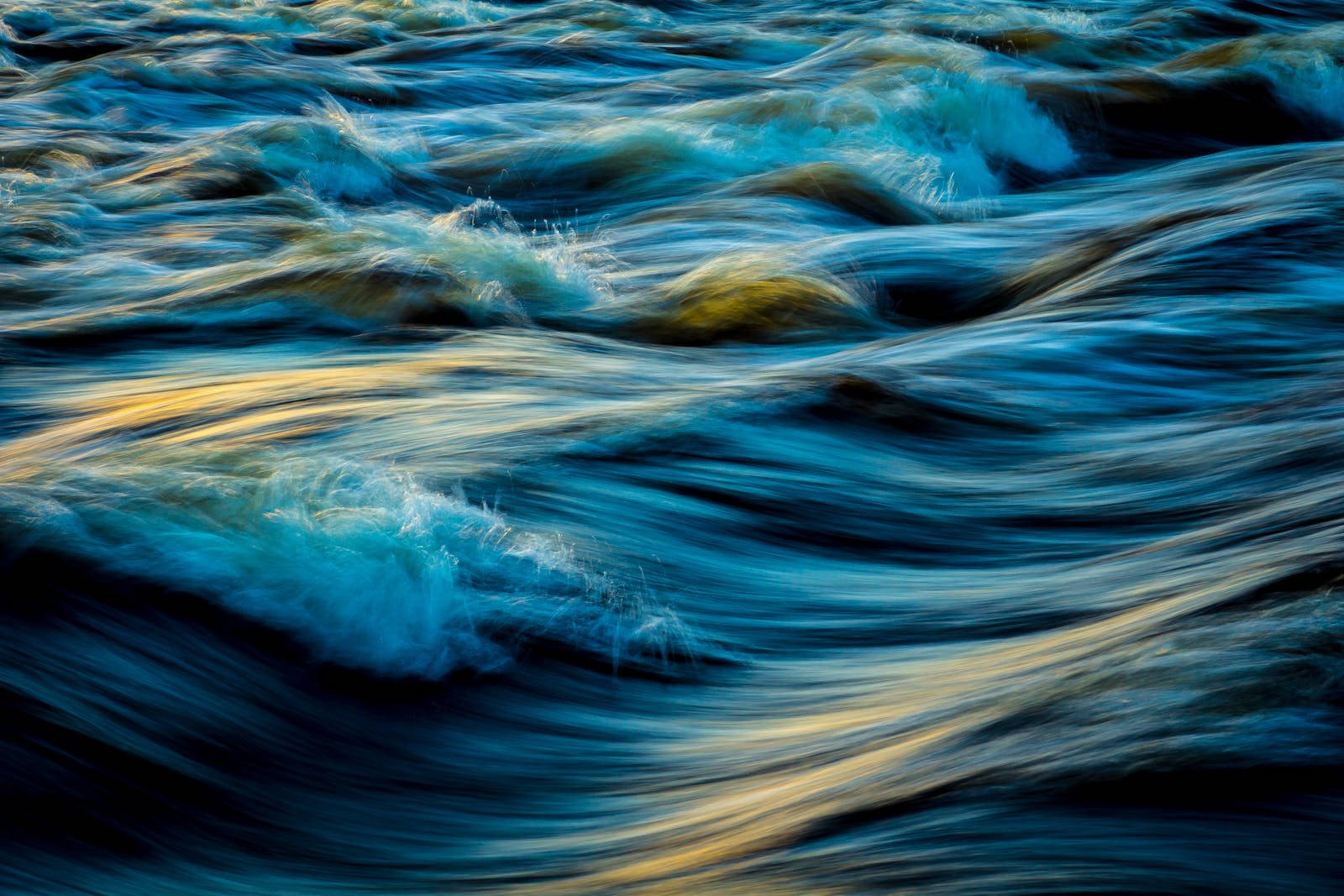 Rippling Ocean Desktop Background