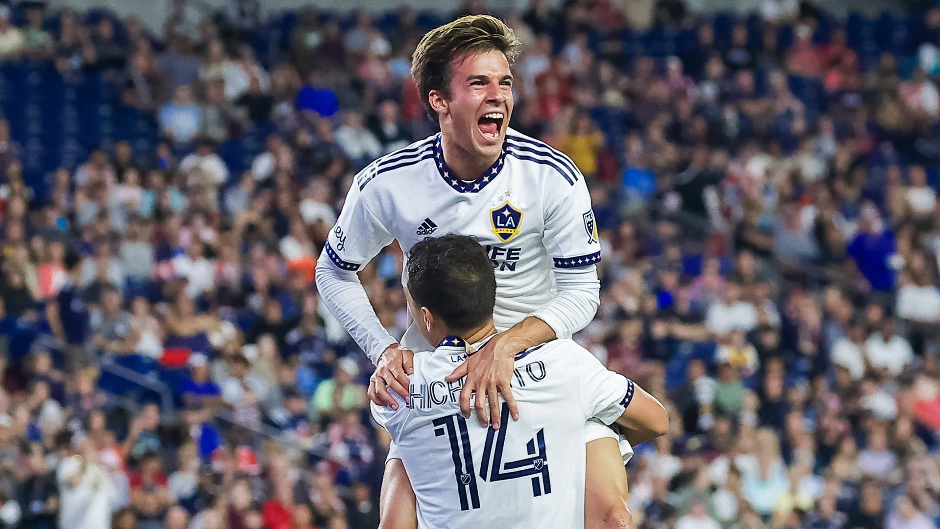 Riqui Puig Piggyfront Hug Chicharito Happy Celebration Background