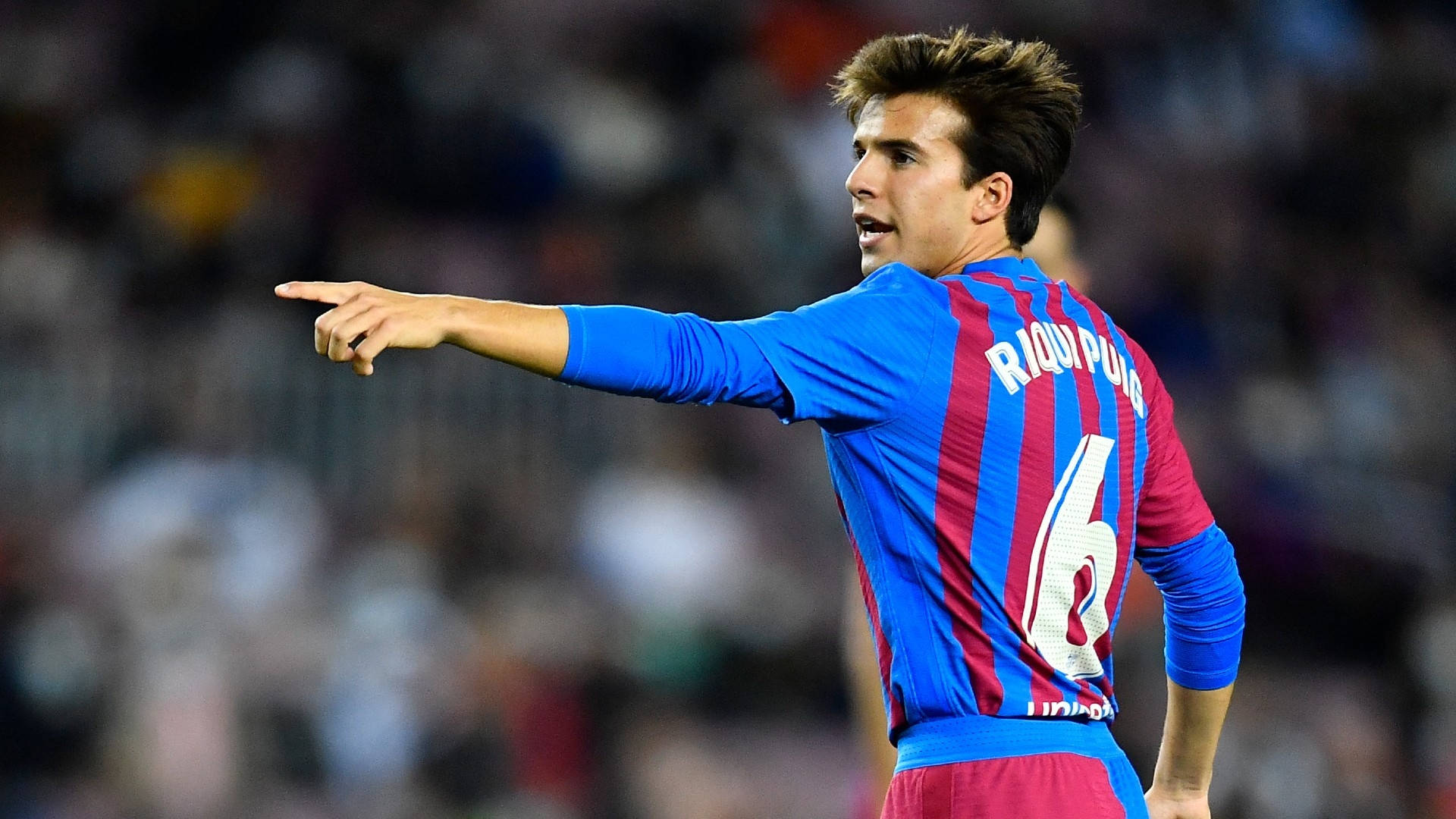 Riqui Puig Point Finger Fc Barcelona Vs. Celta De Vigo Background