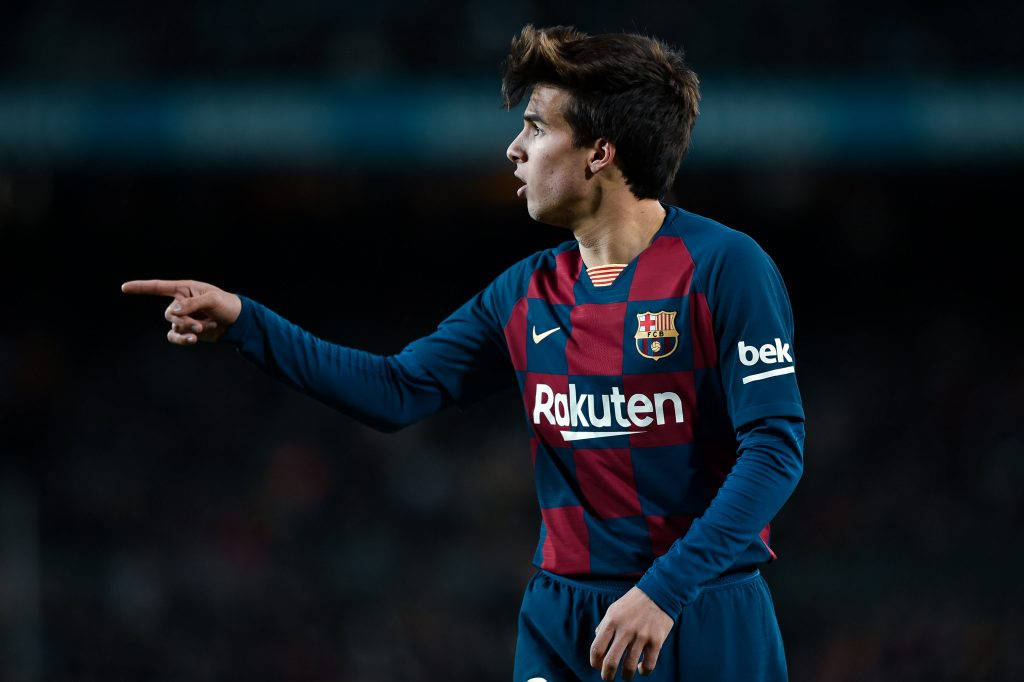 Riqui Puig Point Finger In Action Barcelona Vs. Granada