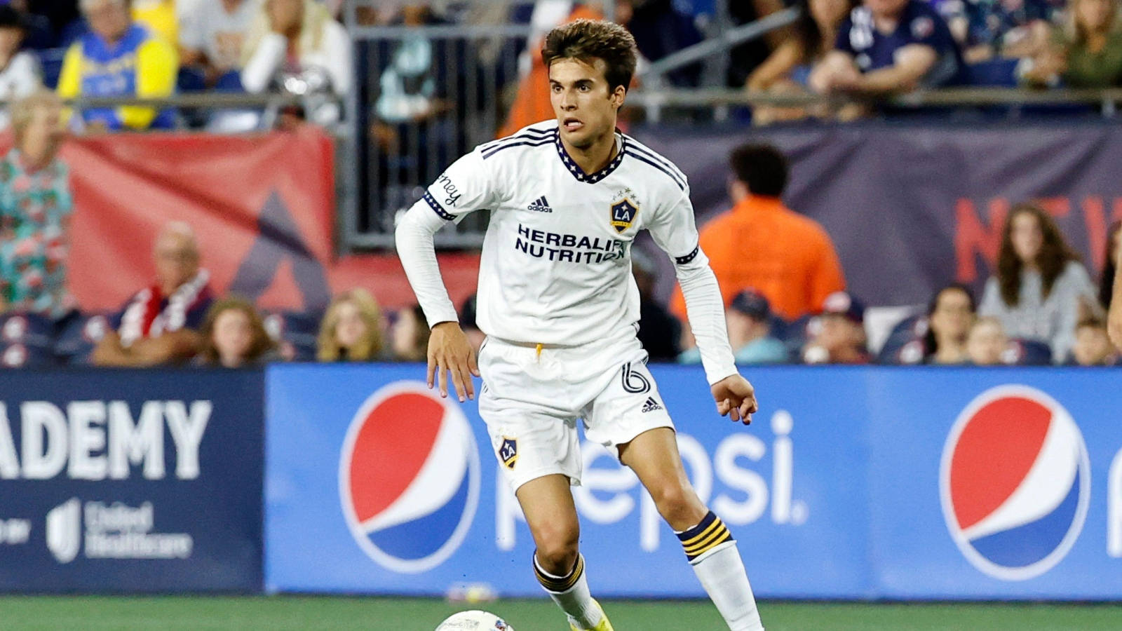 Riqui Puig Soccer La Galaxy New England Revolution Background