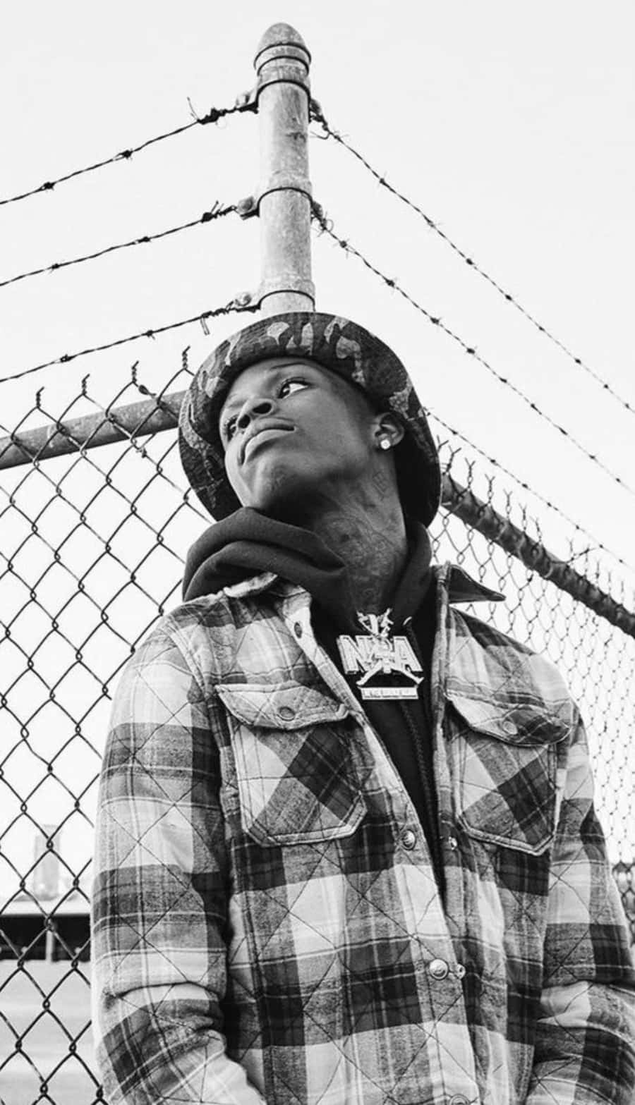 Rising Hip-hop Star Quando Rondo In Distinctive Style Background