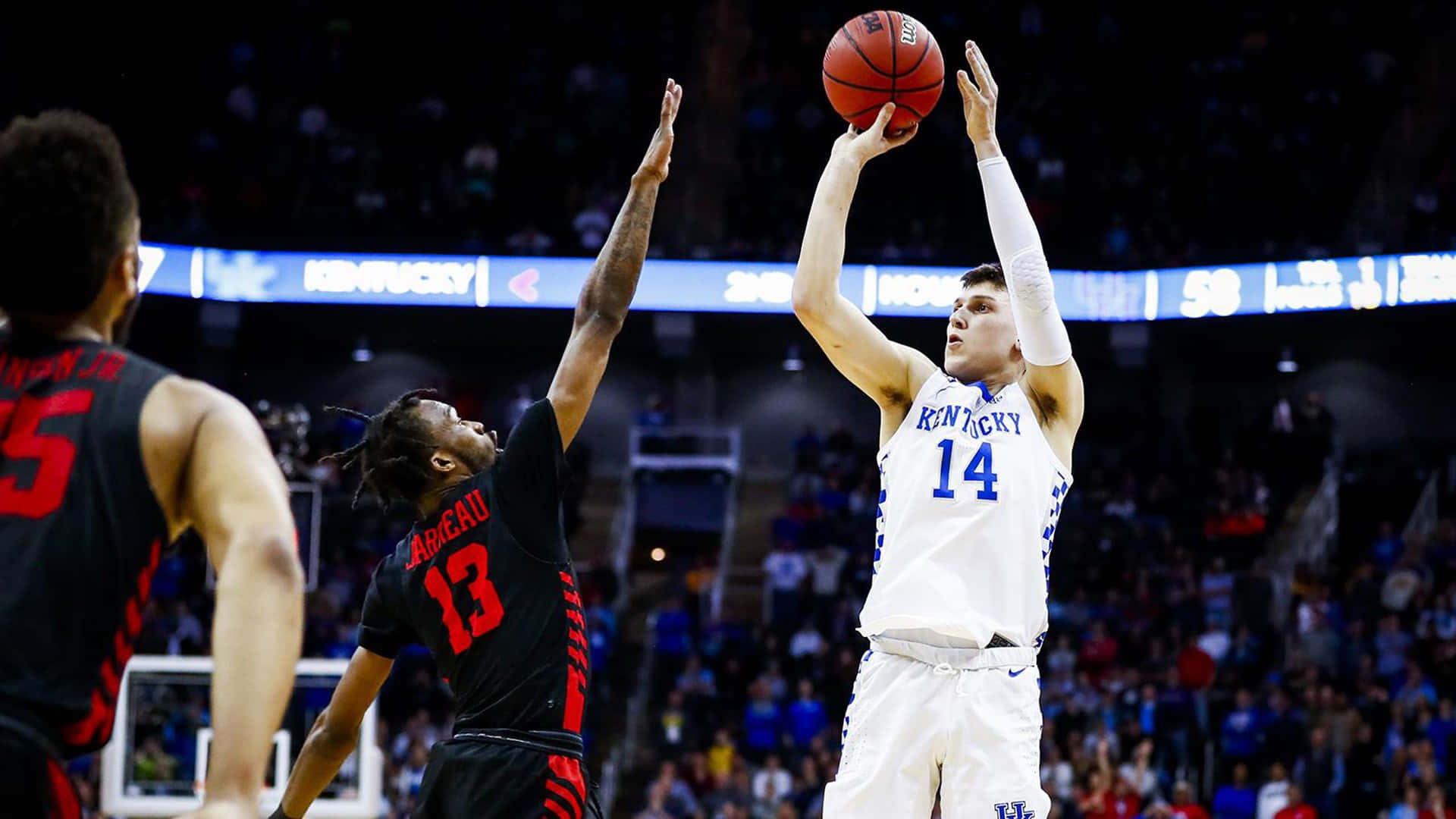 Rising Star Tyler Herro Takes The Court. Background