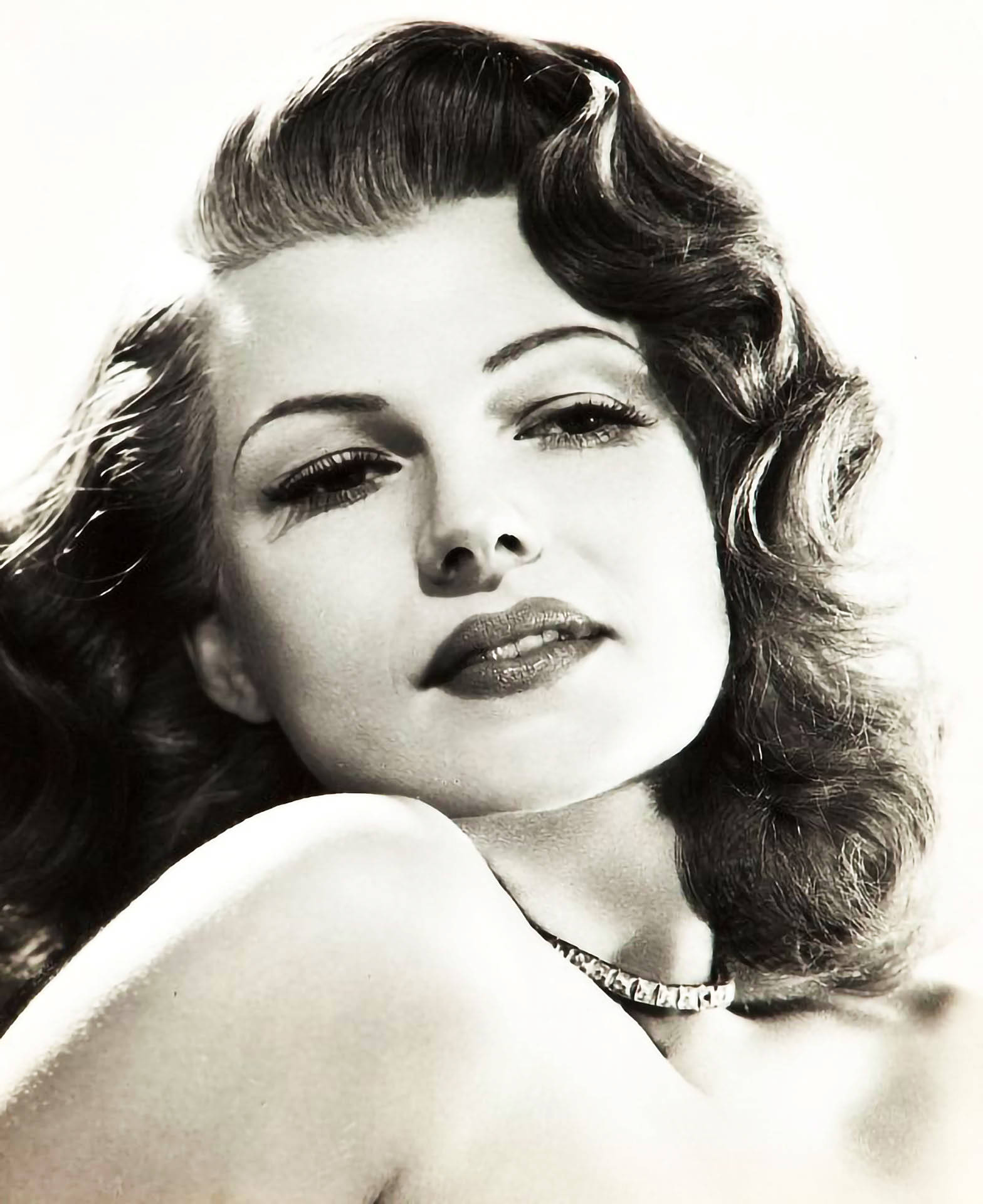 Rita Hayworth Alluring Eyes Background