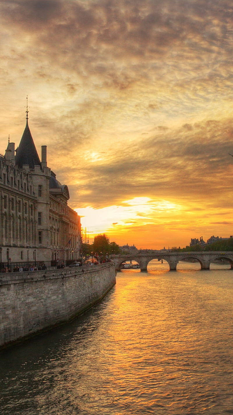 River View In Conciergerie Background
