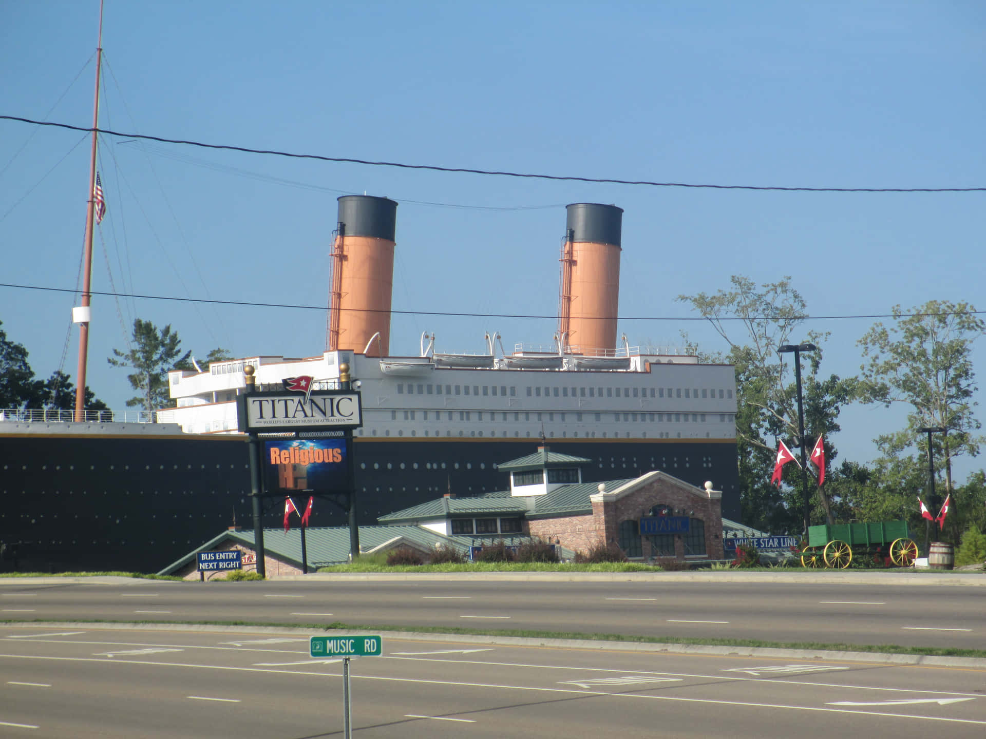 Rms Titanic Museum Attraction In Tennessee Background