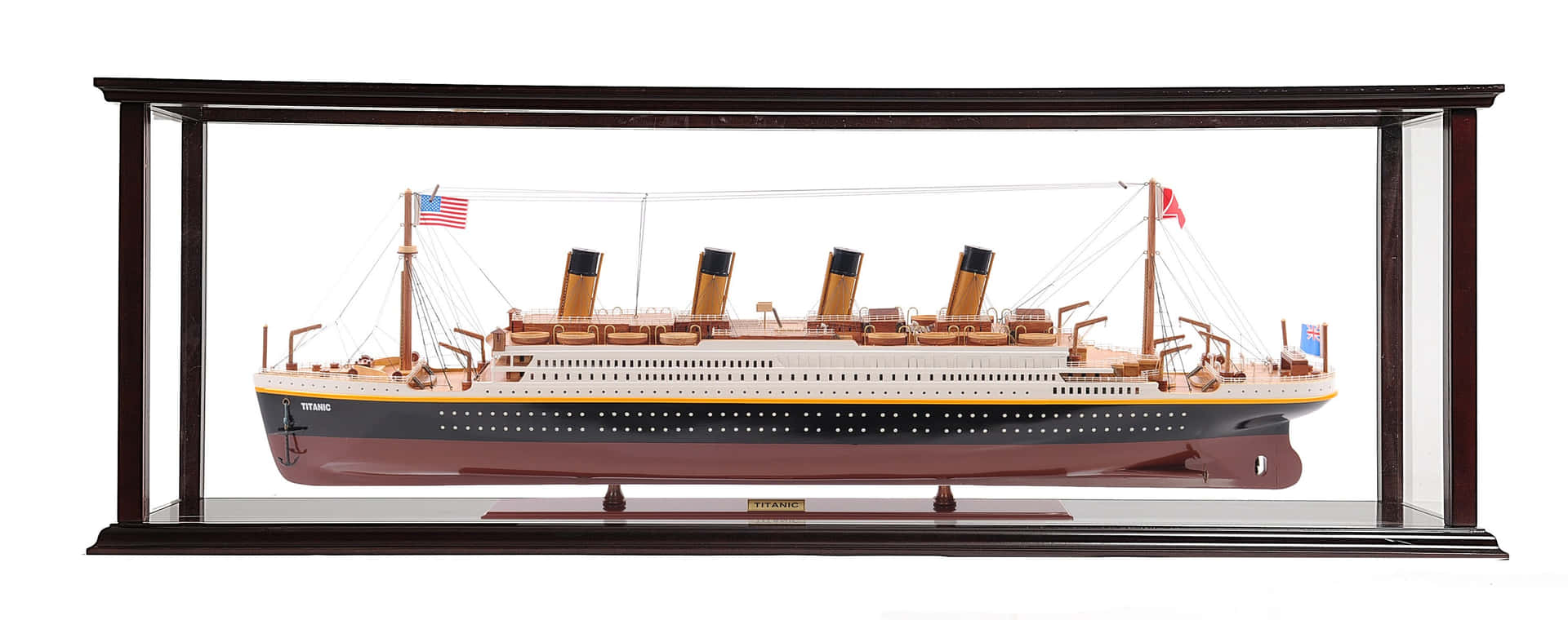Rms Titanic Museum Exhibit - Detailed Model In Glass Display Background