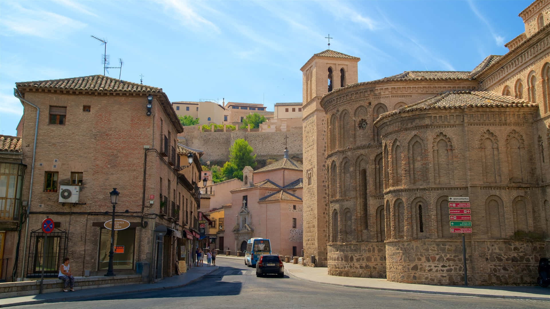 Road Outside Toledo Cathedral Background